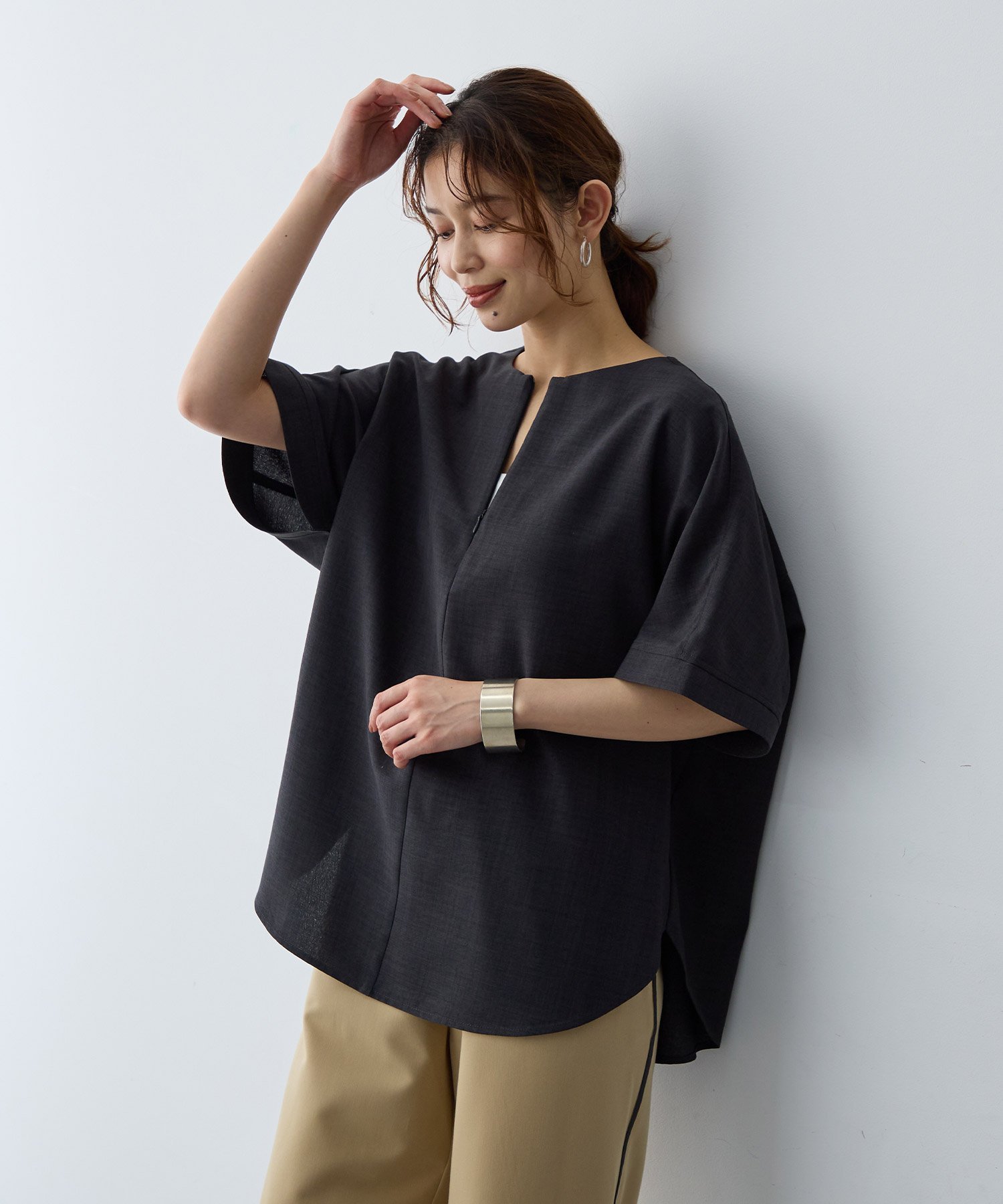 cross marche 【anyfee/大きいサイズ】リネン調ジップ付Tブラウス《接触冷感 ・UVカット・イージーケア 》(2026SS) クロスマルシェ トップス シャツ・ブラウス ブルー グレー ベージュ【送料無料】