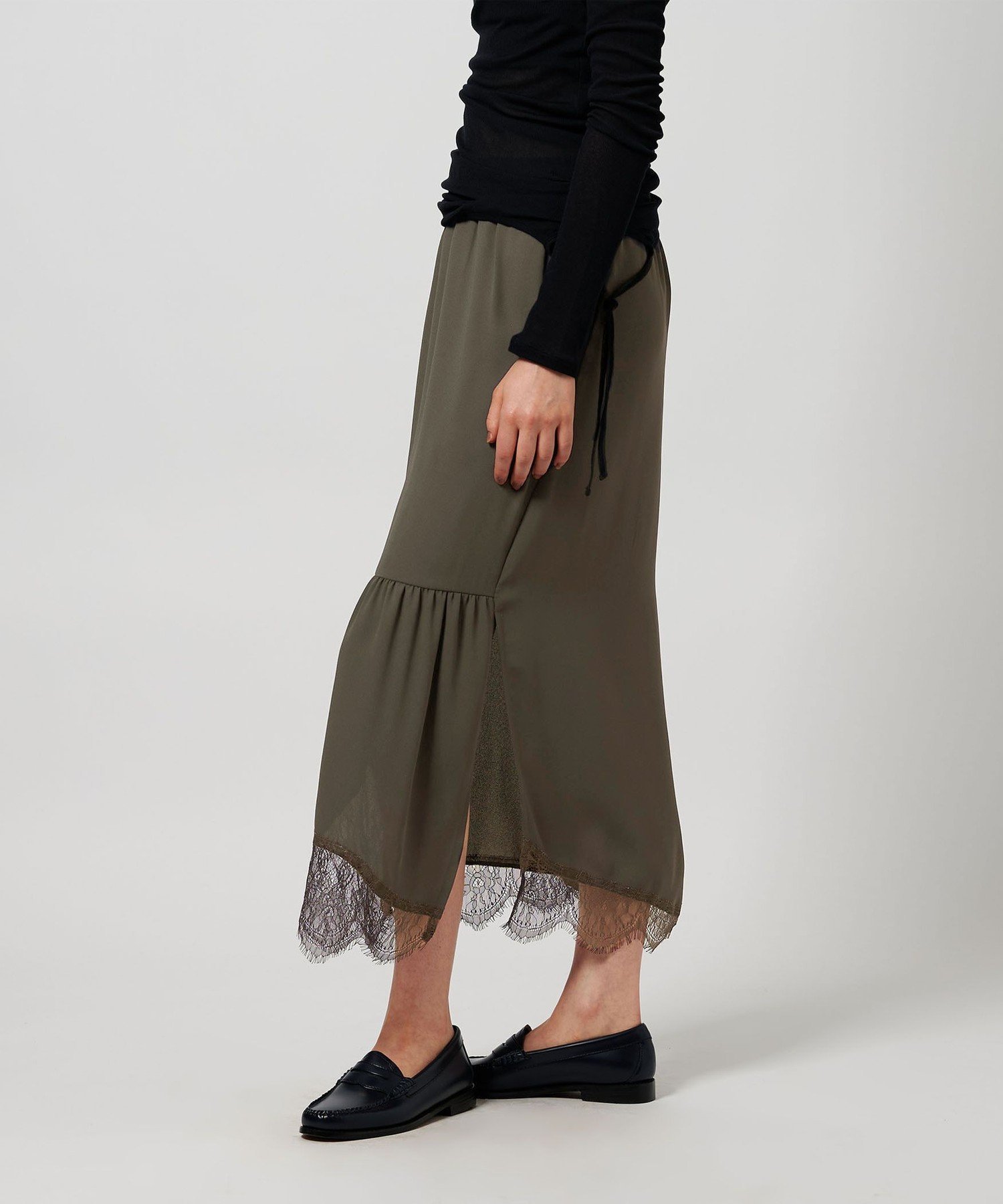 【SALE／60%OFF】ATTISESSION ＜ATTISESSION＞レース ドッキング ロングスカート ユナイテッドアローズ アウトレット スカート ロング・マキシスカート グレー ブラック【送料無料】 stylife-15695717 Rakuten Fashion サンプル画像3