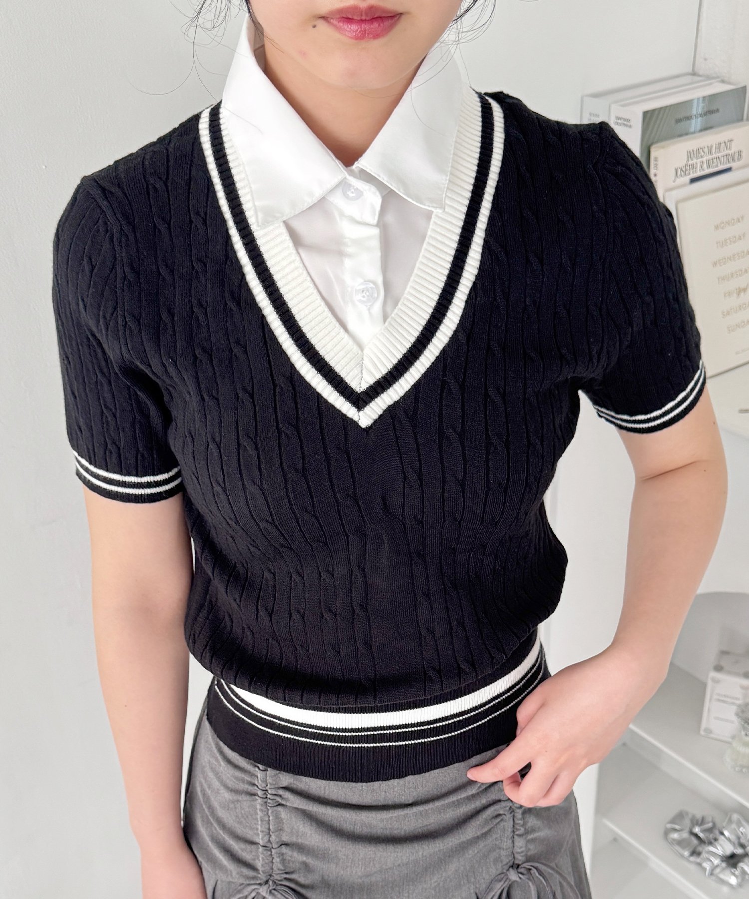 【SALE/69%OFF】Loueme 襟付きドッキングケーブルニットトップス アウトフィッターラボ トップス ニット ホワイト ブラック ピンク