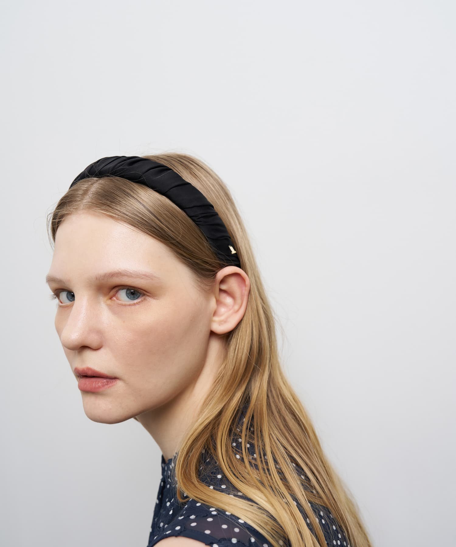 LANVIN en Bleu サテンツイストカチューシャ ランバンオンブルー アクセサリー・腕時計 その他のアクセサリー・腕時計 ブラック【送料無料】