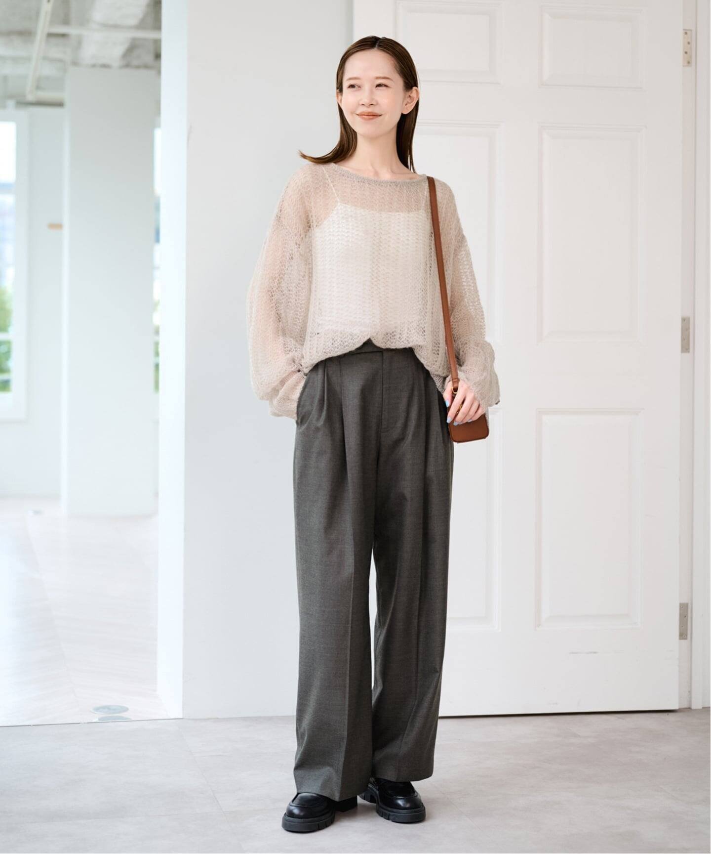 U by SPICK&SPAN 《予約j》ツイルストレッチタックパンツ ユーバイスピックアンドスパン パンツ スラックス・ドレスパンツ グレー ブラウン