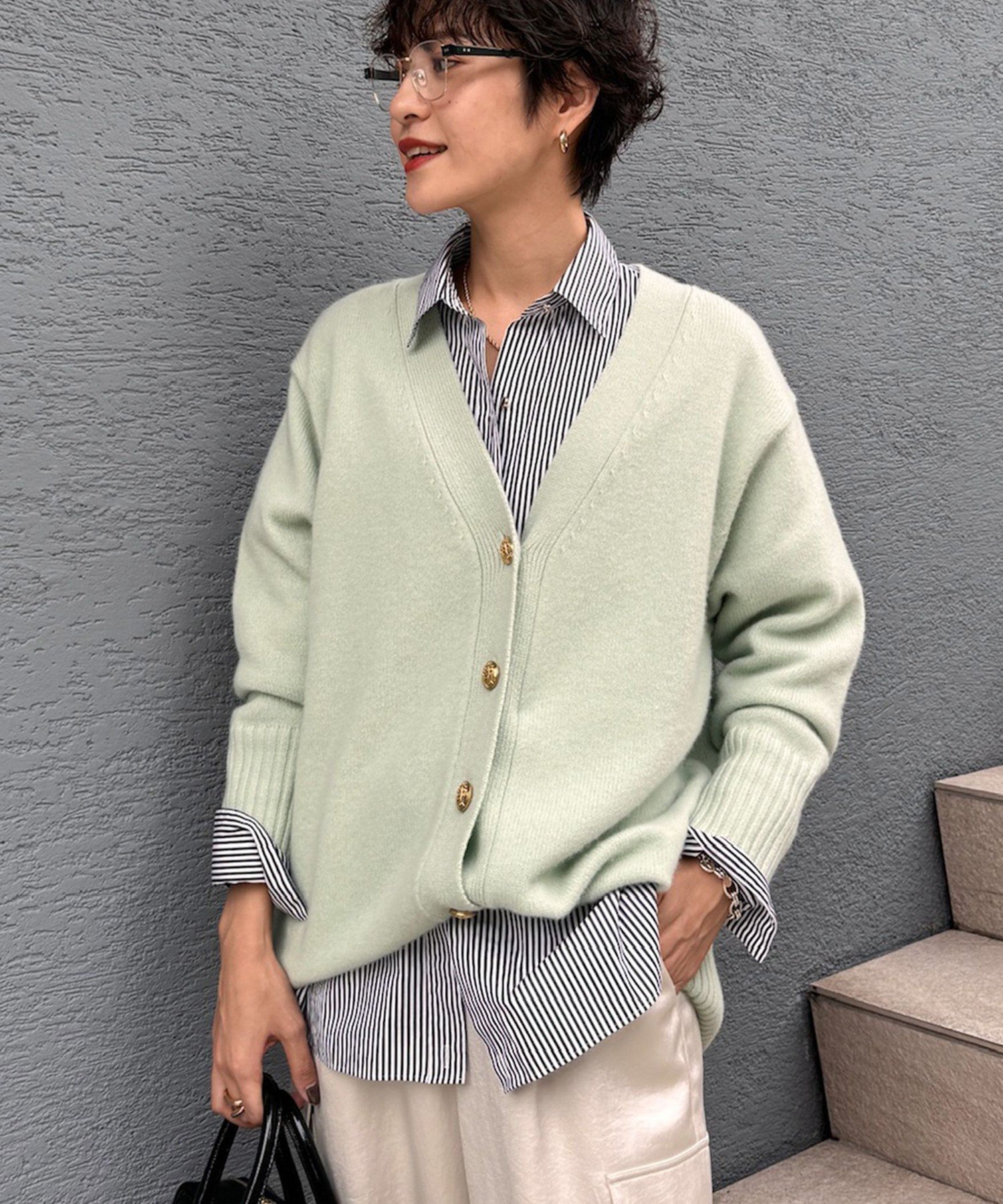 【SALE／30%OFF】NOLLEY'S ◇【WEB限定】カシミヤブレンド長めVネックカーディガン(金ボタン) 24AW ノーリーズ トップス カーディガン グリーン ブラウン ブラック グレー【送料無料】のサムネイル