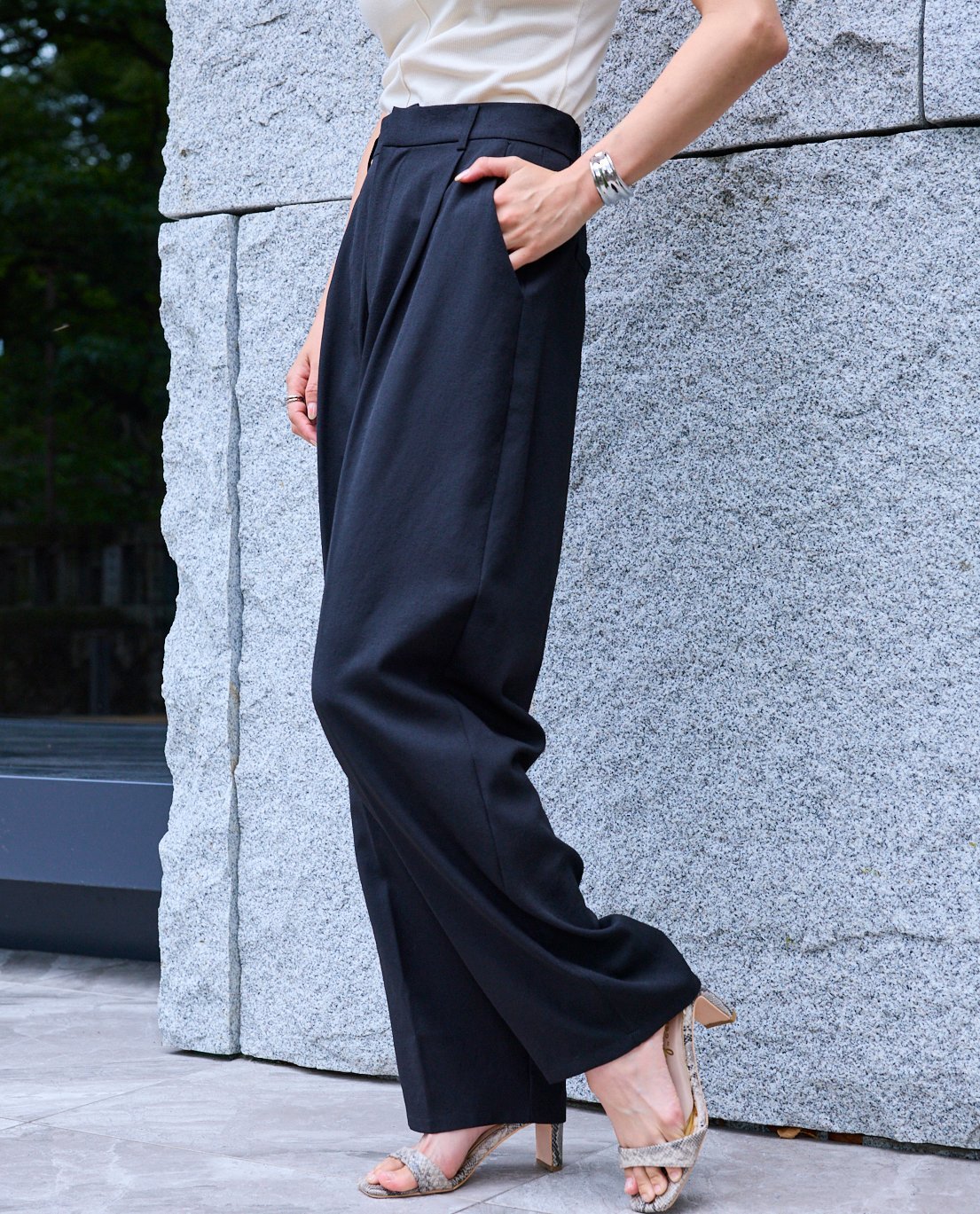 【SALE／50%OFF】YEVS 麻調タック入りカーブパンツ【セットアップ対応】 イーブス パンツ その他のパンツ ブラック グレー オレンジのサムネイル