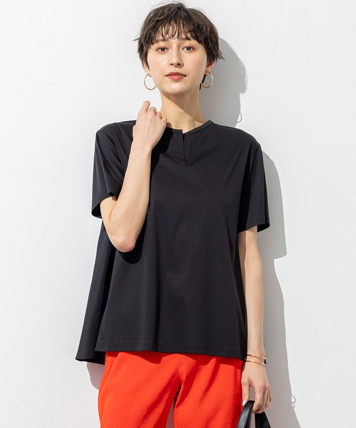 23区 【汗じみ防止/洗える】スムースデザイン バックフレア カットソー ニジュウサンク トップス カットソー・Tシャツ ホワイト ブラック