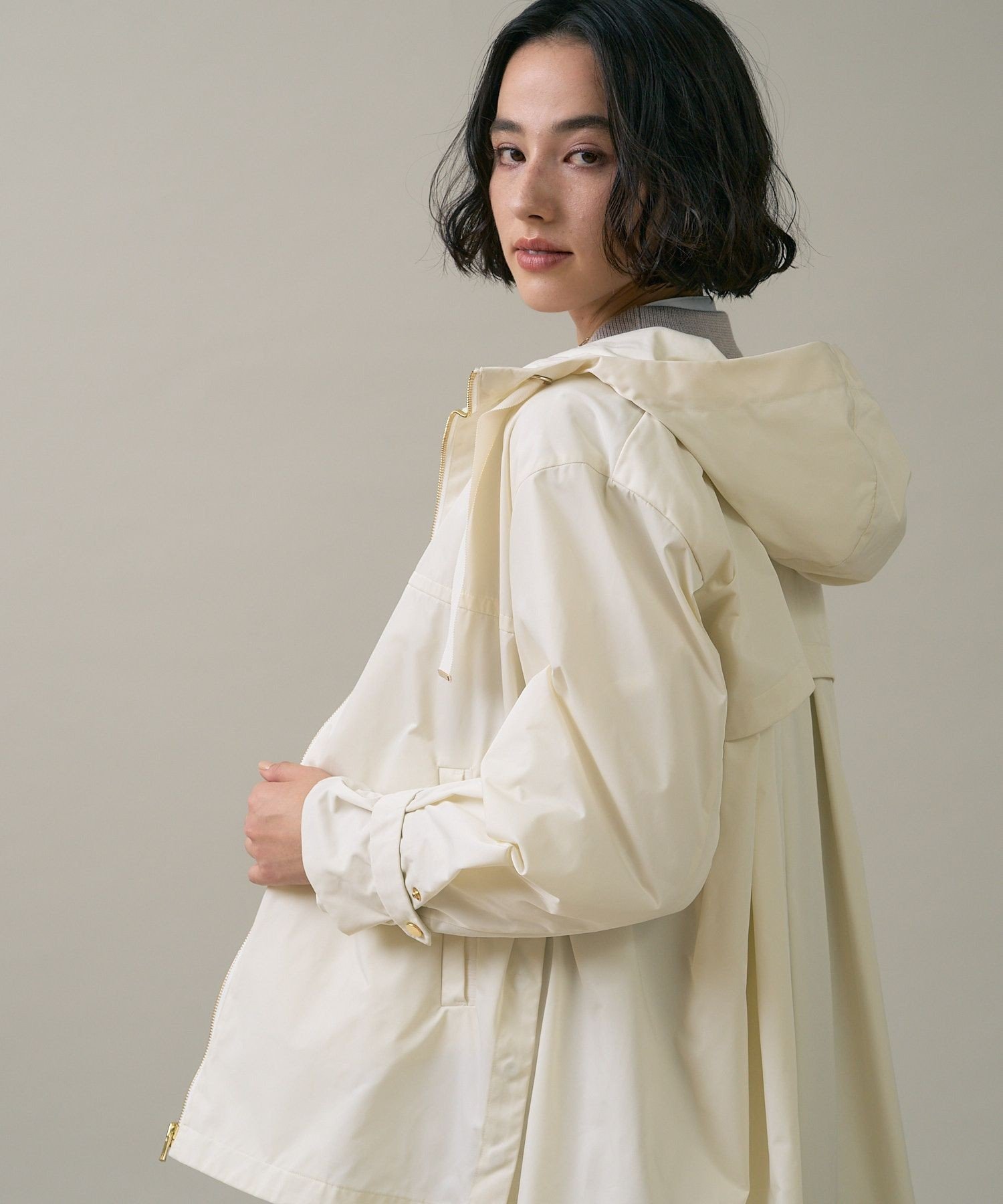 【SALE／40%OFF】ANAYI タフタバックボリュームフードブルゾン アナイ ジャケット・アウター ブルゾン・ジャンパー ホワイト ベージュ ブラック【送料無料】のサムネイル