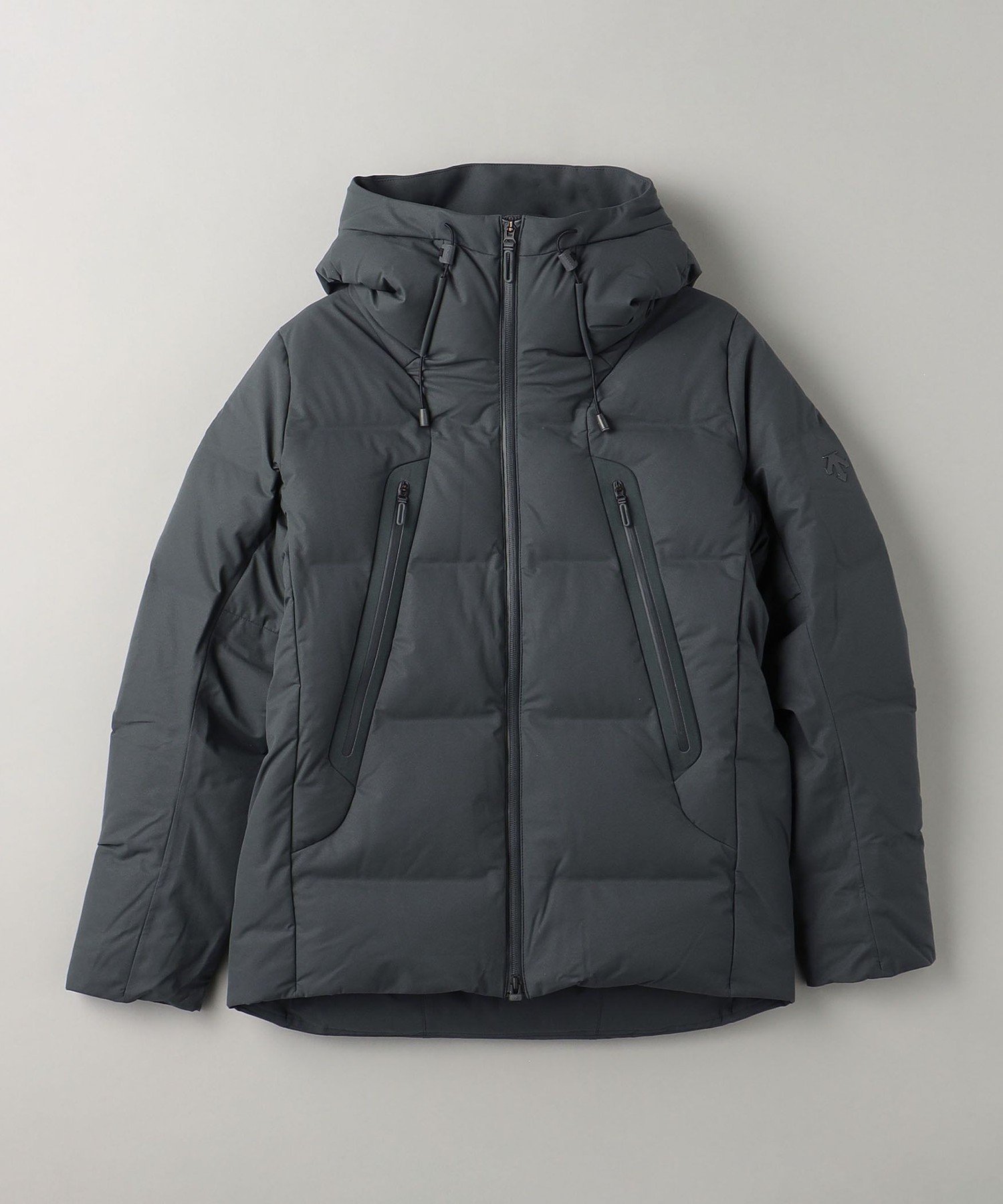 BEAUTY YOUTH UNITED ARROWS ＜DESCENTE ALLTERRAIN＞ 水沢ダウンジャケット マウンテニア ビューティー＆ユース ユナイテッドアローズ ジャケット アウター ダウンジャケット ダウンベスト グレー ブラック【送料無料】