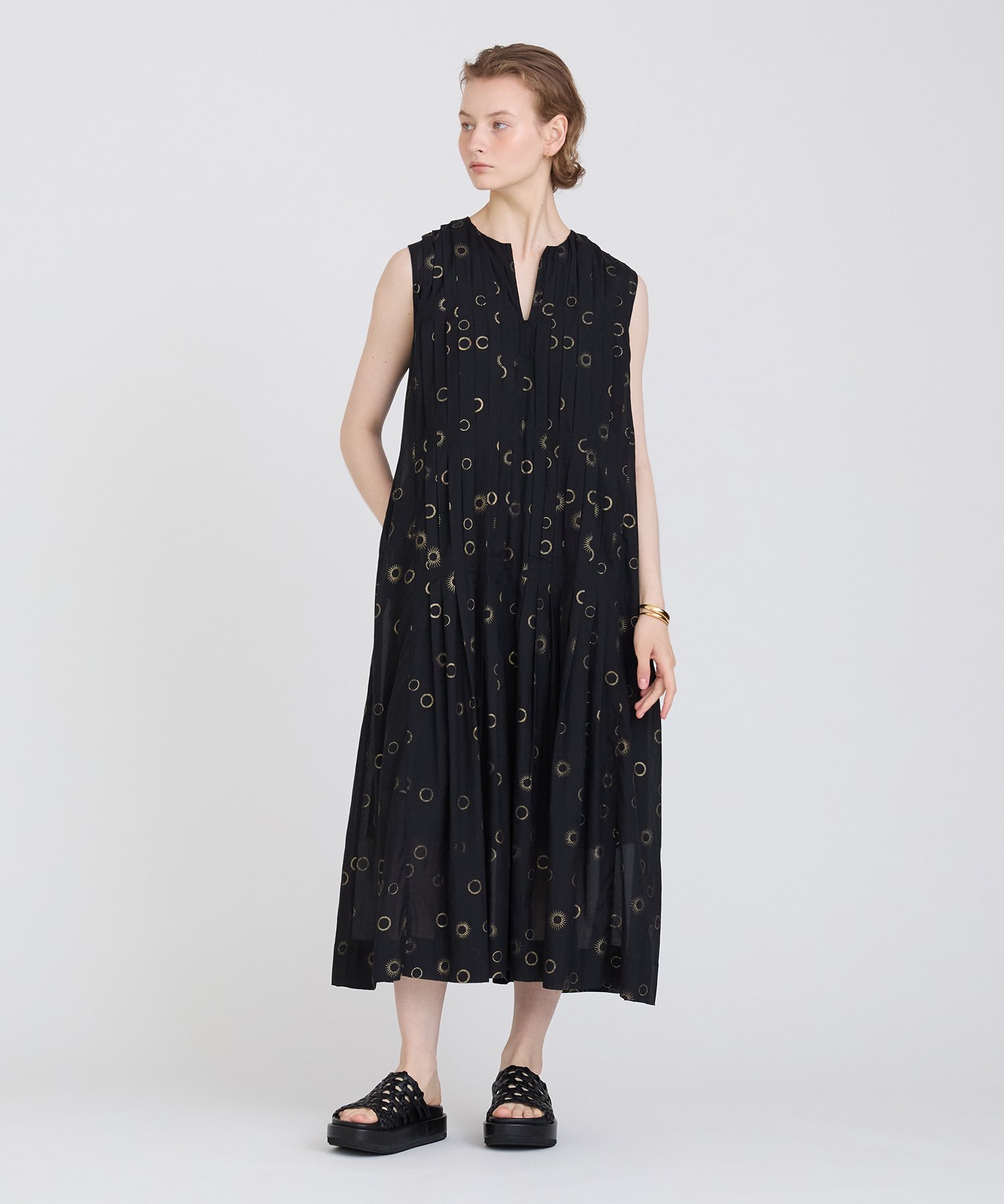 【SALE／30%OFF】HOUSE OF LOTUS サークルプリントノースリーブワンピース ハウス オブ ロータス ワンピース・ドレス その他のワンピース・ドレス ブルー ブラック【送料無料】のサムネイル