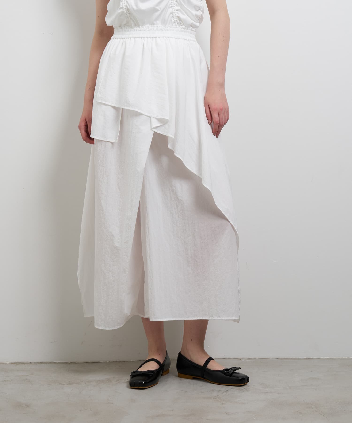 LANVIN en Bleu 撥水速乾ナイロンラッフルパンツ ランバンオンブルー パンツ その他のパンツ ホワイト グレー ブラック【送料無料】