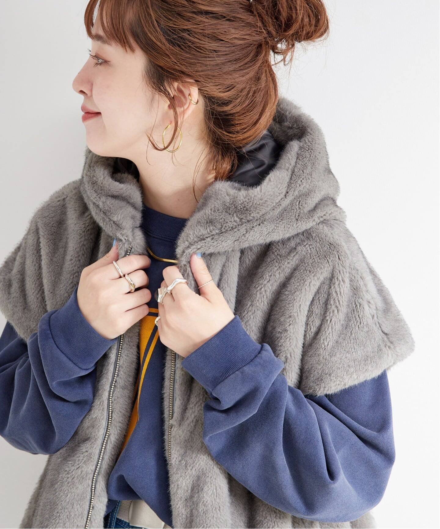 B.C STOCK 《追加》【WEB限定】手洗い可 / フード付きミンク調ファーベスト ベーセーストック ジャケット・アウター その他のジャケット・アウター グレー ベージュ【送料無料】のサムネイル