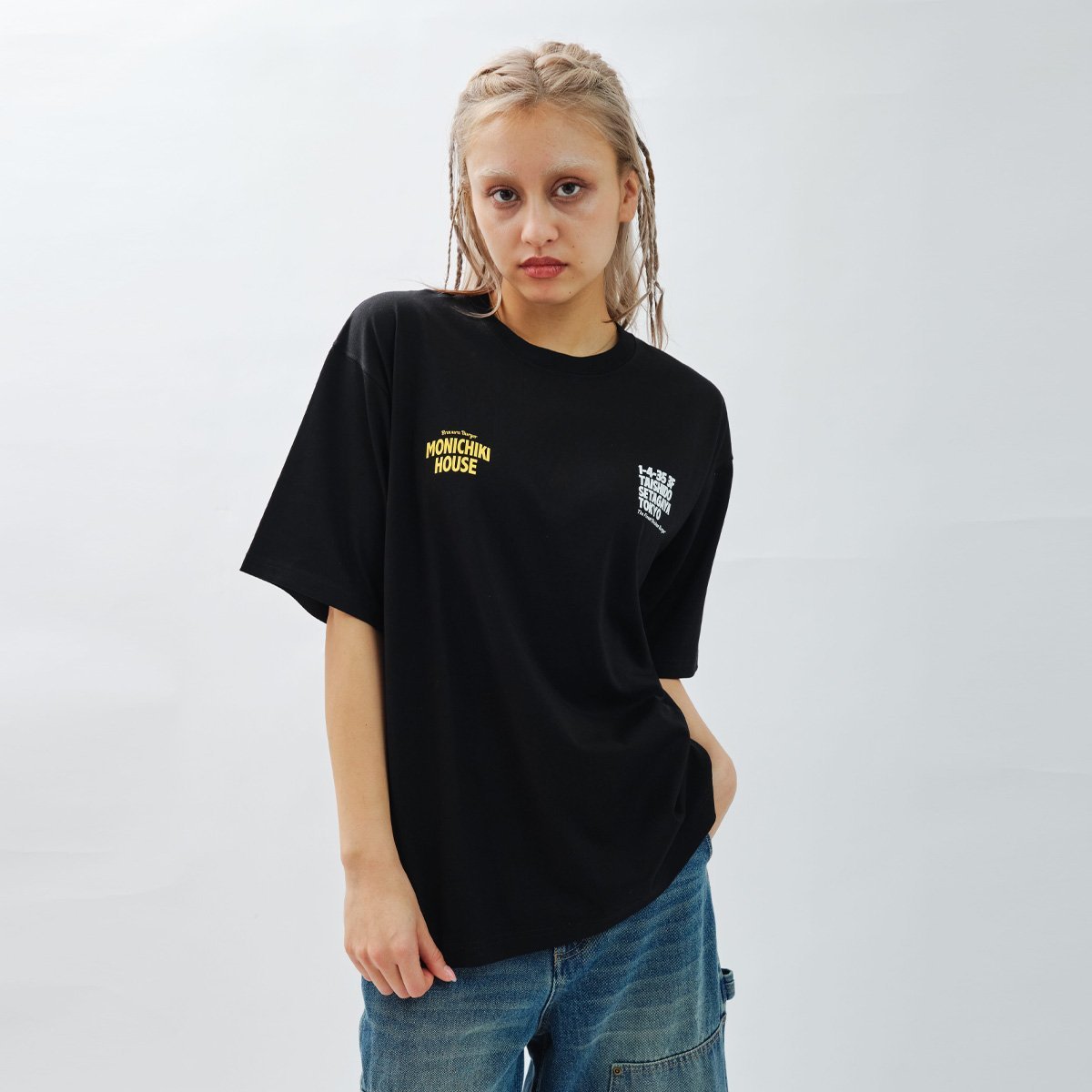 atmos pink atmos pink x MONICHIKI HOUSE Address T-Shirt BLACK アトモス トップス カットソー・Tシャツ ブラック
