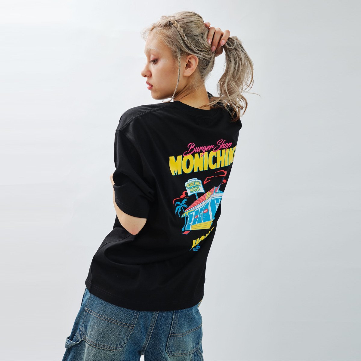 atmos pink atmos pink x MONICHIKI HOUSE Address T-Shirt BLACK アトモス トップス カットソー・Tシャツ ブラック