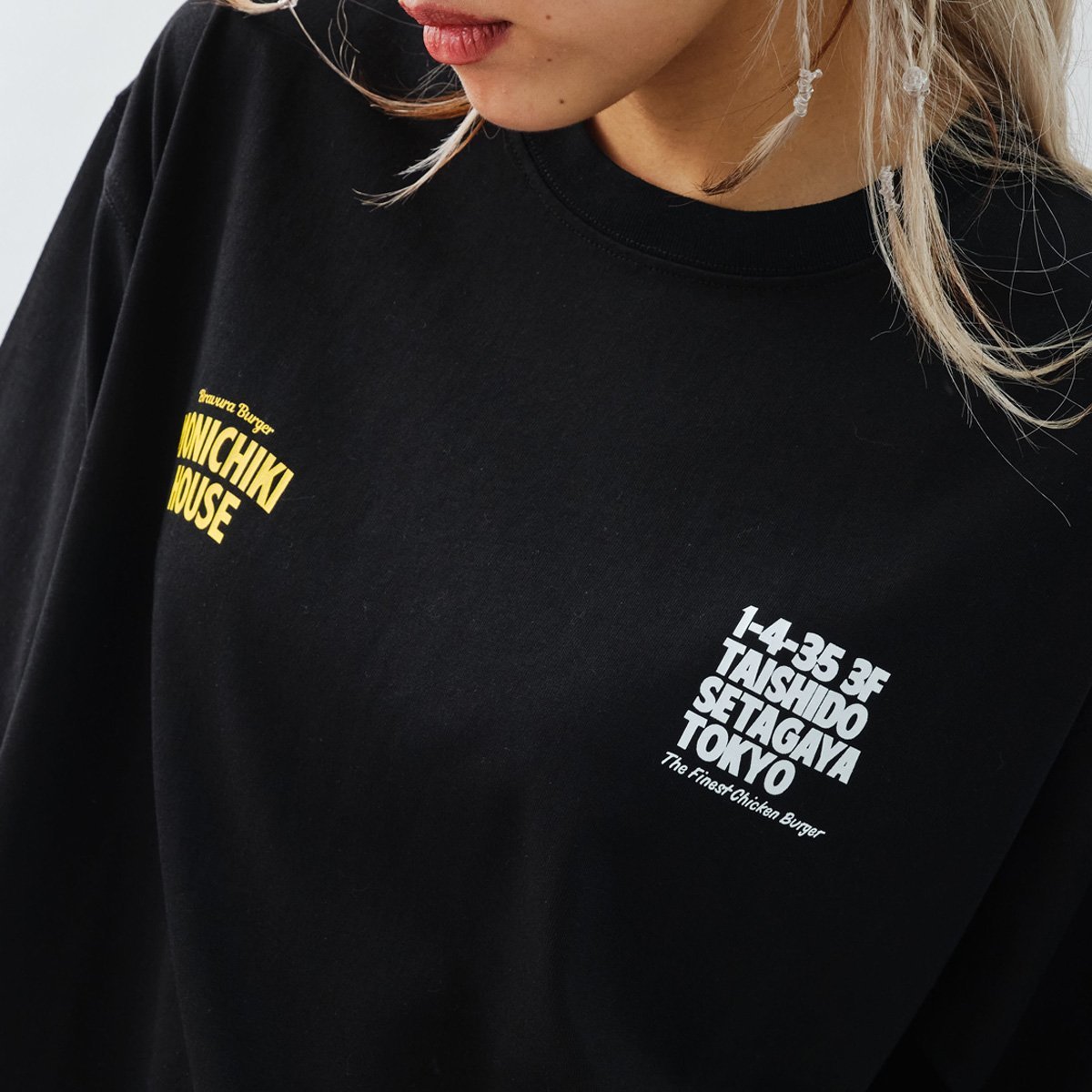 atmos pink atmos pink x MONICHIKI HOUSE Address T-Shirt BLACK アトモス トップス カットソー・Tシャツ ブラック
