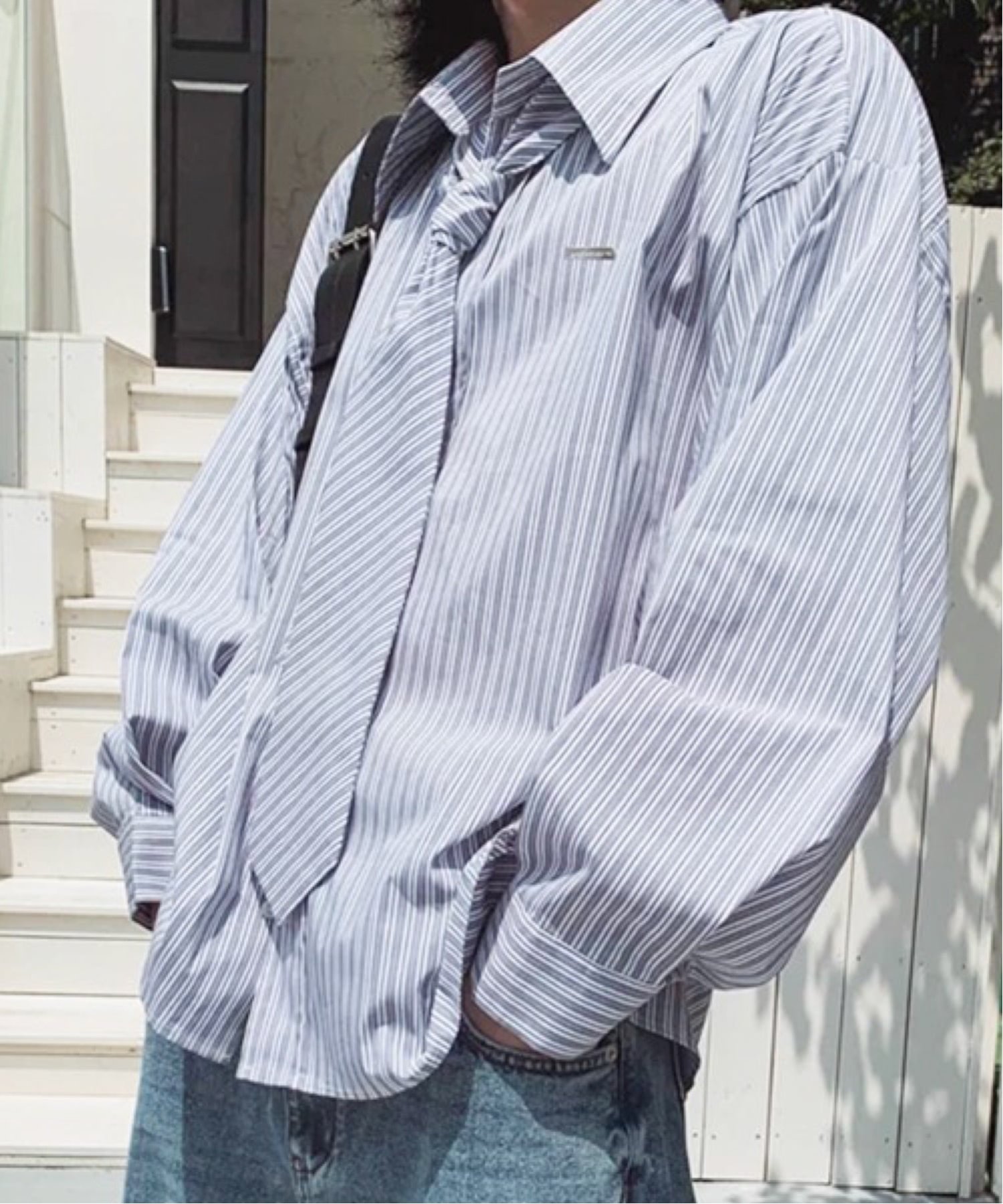 NOWLE NOWLE/(M)【NOWLE】ネクタイ付き メタルプレート ワンポイント ストライプ ルーズシャツ チェルカ トップス シャツ・ブラウス グレー ブルー