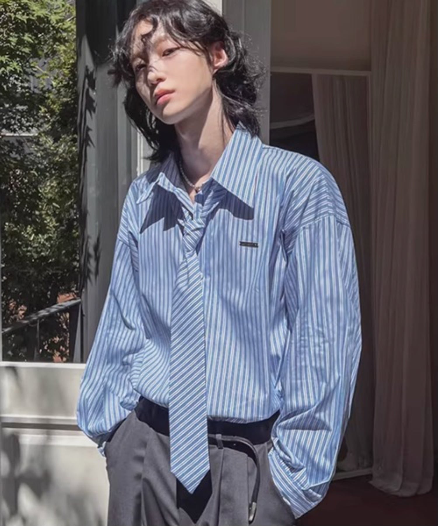 NOWLE NOWLE/(M)【NOWLE】ネクタイ付き メタルプレート ワンポイント ストライプ ルーズシャツ チェルカ トップス シャツ・ブラウス グレー ブルー