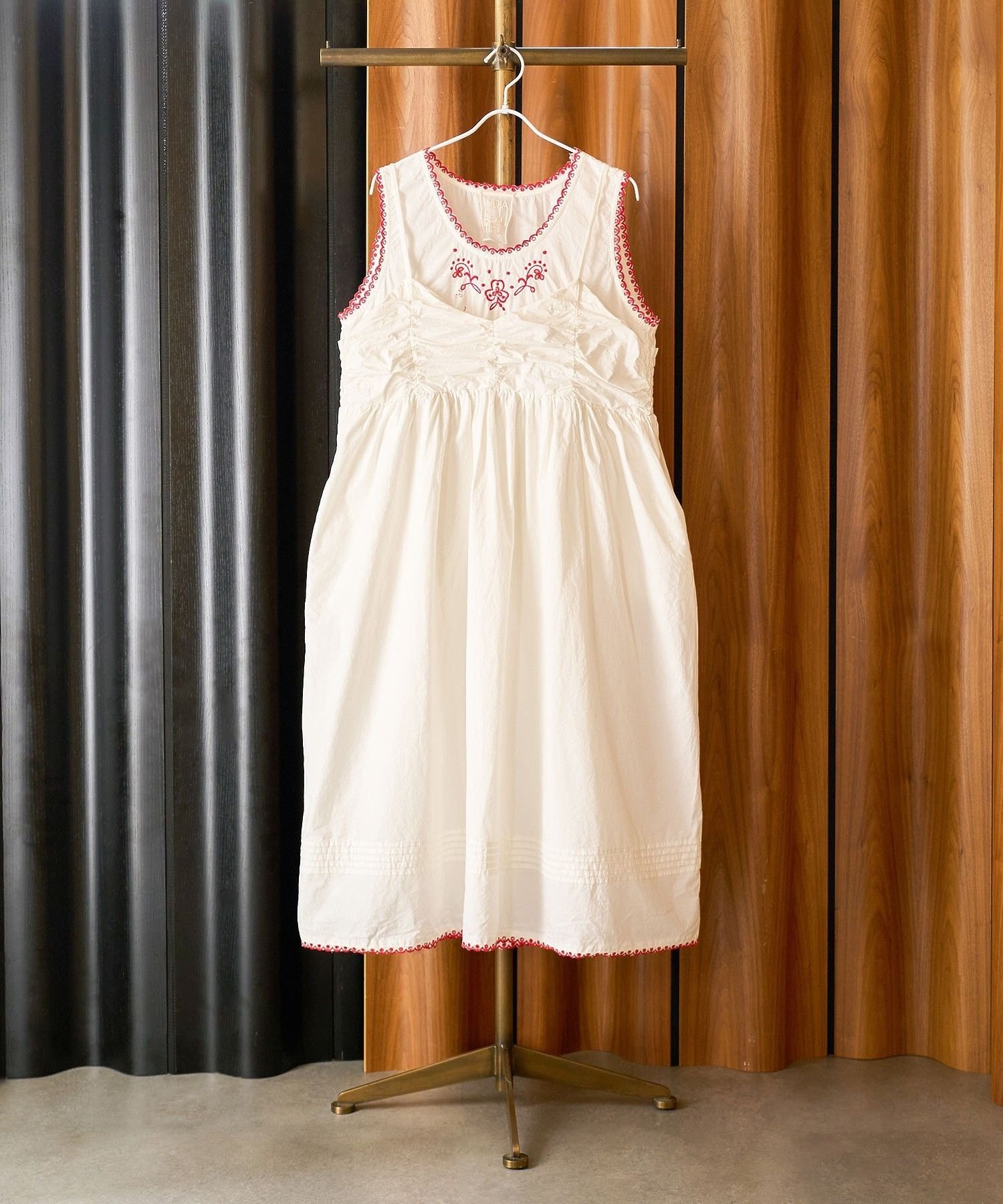 ROSE BUD INDIA IS BEAUTIFUL/CAMSOLE LAYERED ONEPIECE ローズバッド ワンピース・ドレス その他のワンピース・ドレス ホワイト