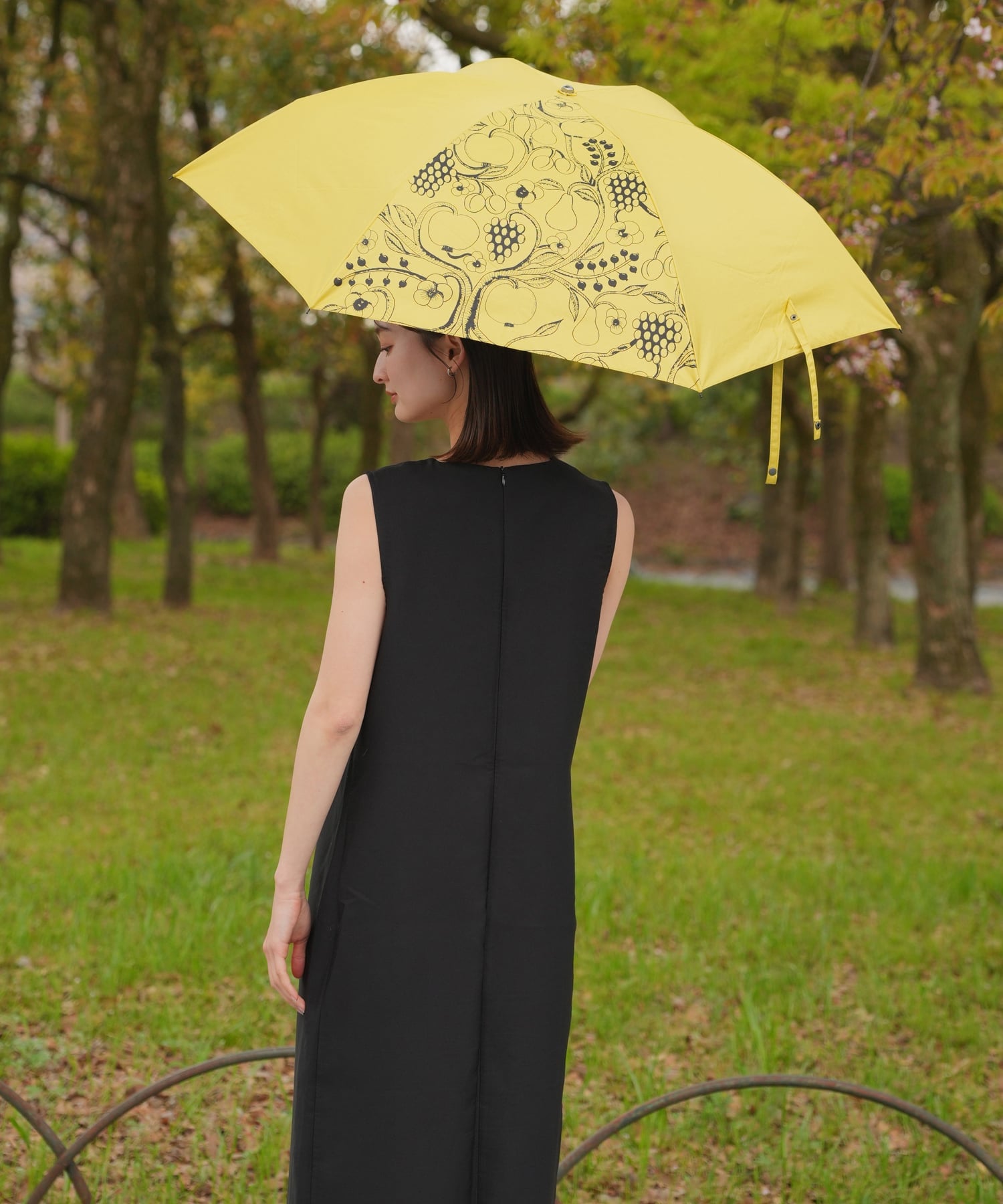 utatane utatane*Kuovi 100%完全遮光日傘 折りたたみ 3段55cm ウタタネ ファッショ...