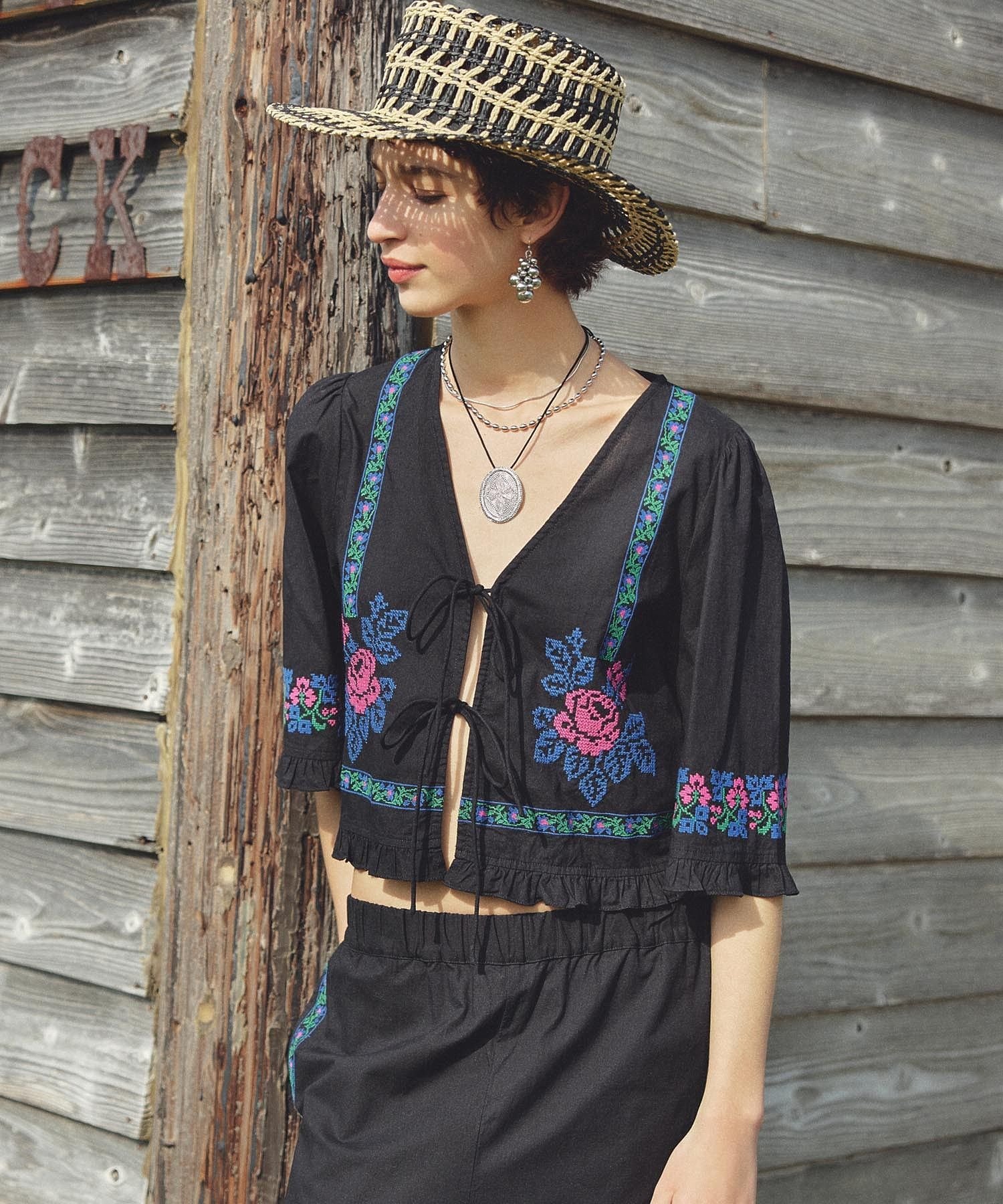 ROSE BUD EMBROIDERY RIBBON BLOUSE ローズバッド トップス シャツ・ブラウス ブラック ホワイト