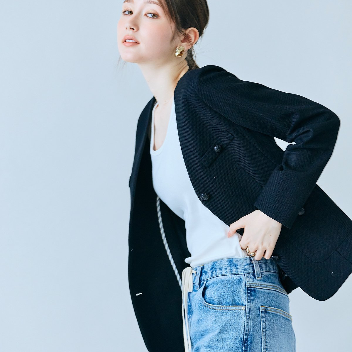 Audie a Muses カラミノーカラーVネックジャケット ローズティアラ ジャケット・アウター ノーカラージャケット ブラック ホワイト【送料無料】