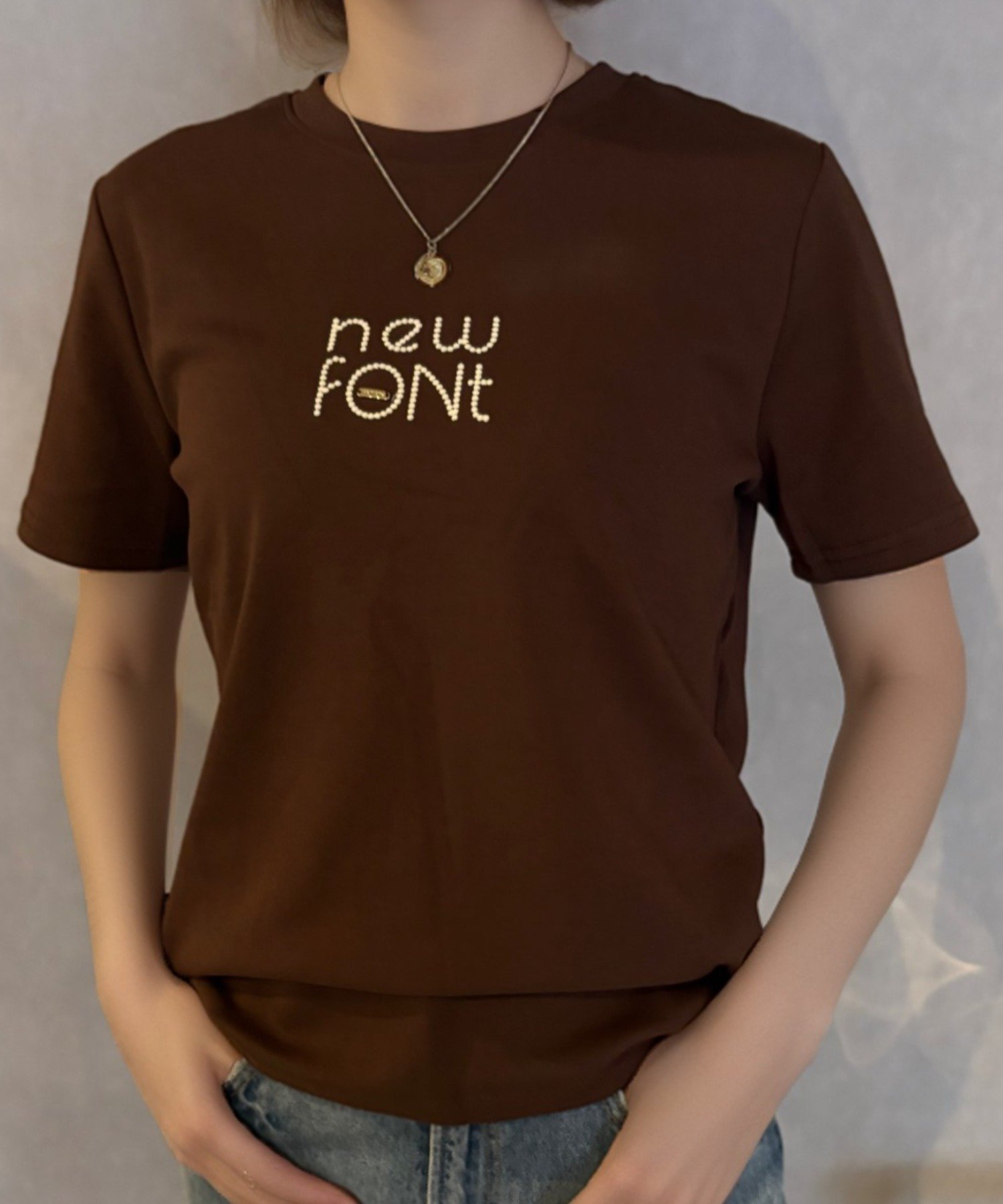 Girly Doll/プレート付き刺繍ロゴTシャツ ドゥーラ ドゥーラ トップス カットソー・Tシャツ ブラック グレー ブラウン