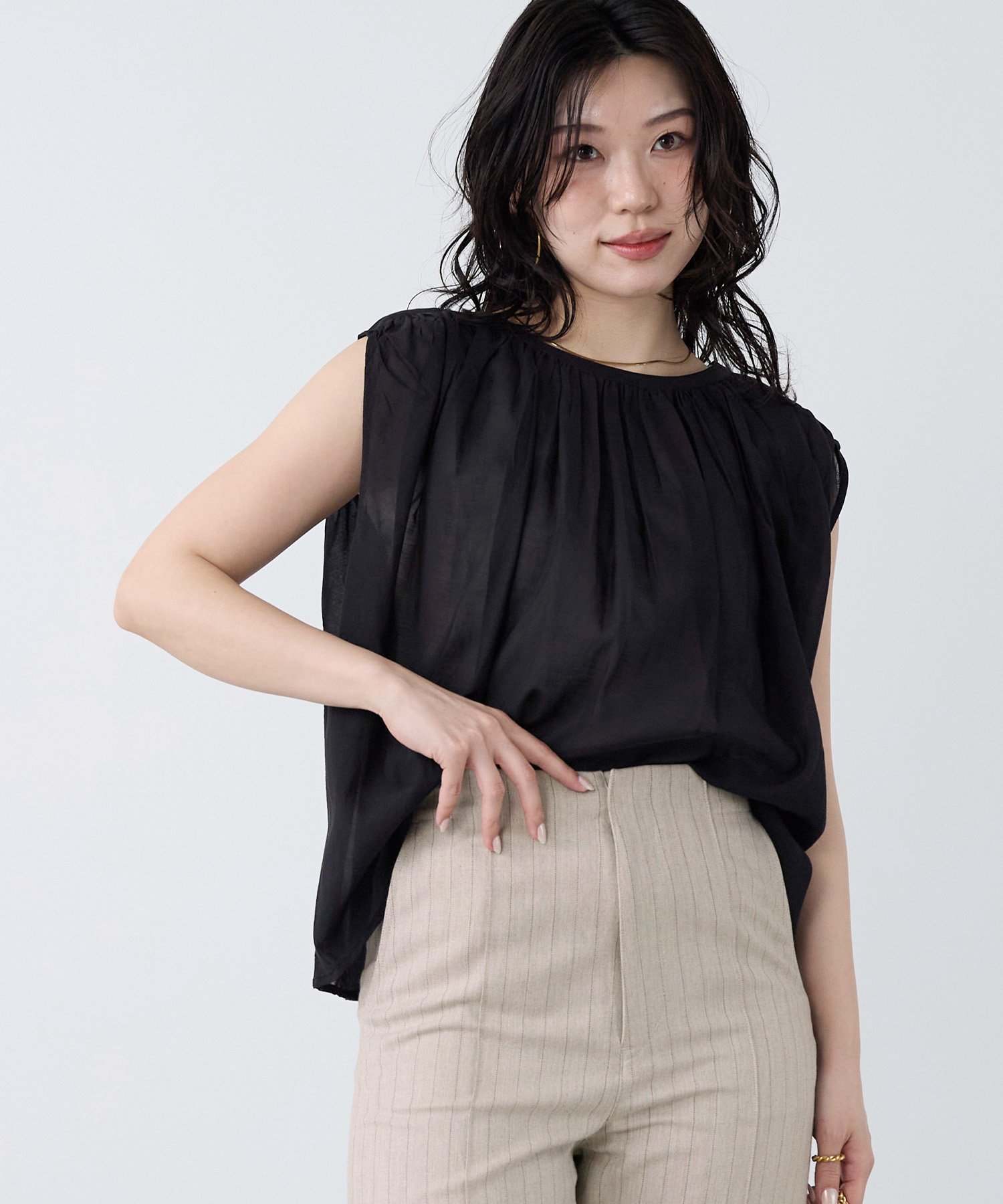 normment 【normment】ギャザーブラウス-COTTON RAYONGATHER TOPS マイカアンドディール トップス シャツ・ブラウス ブラック ブラウン