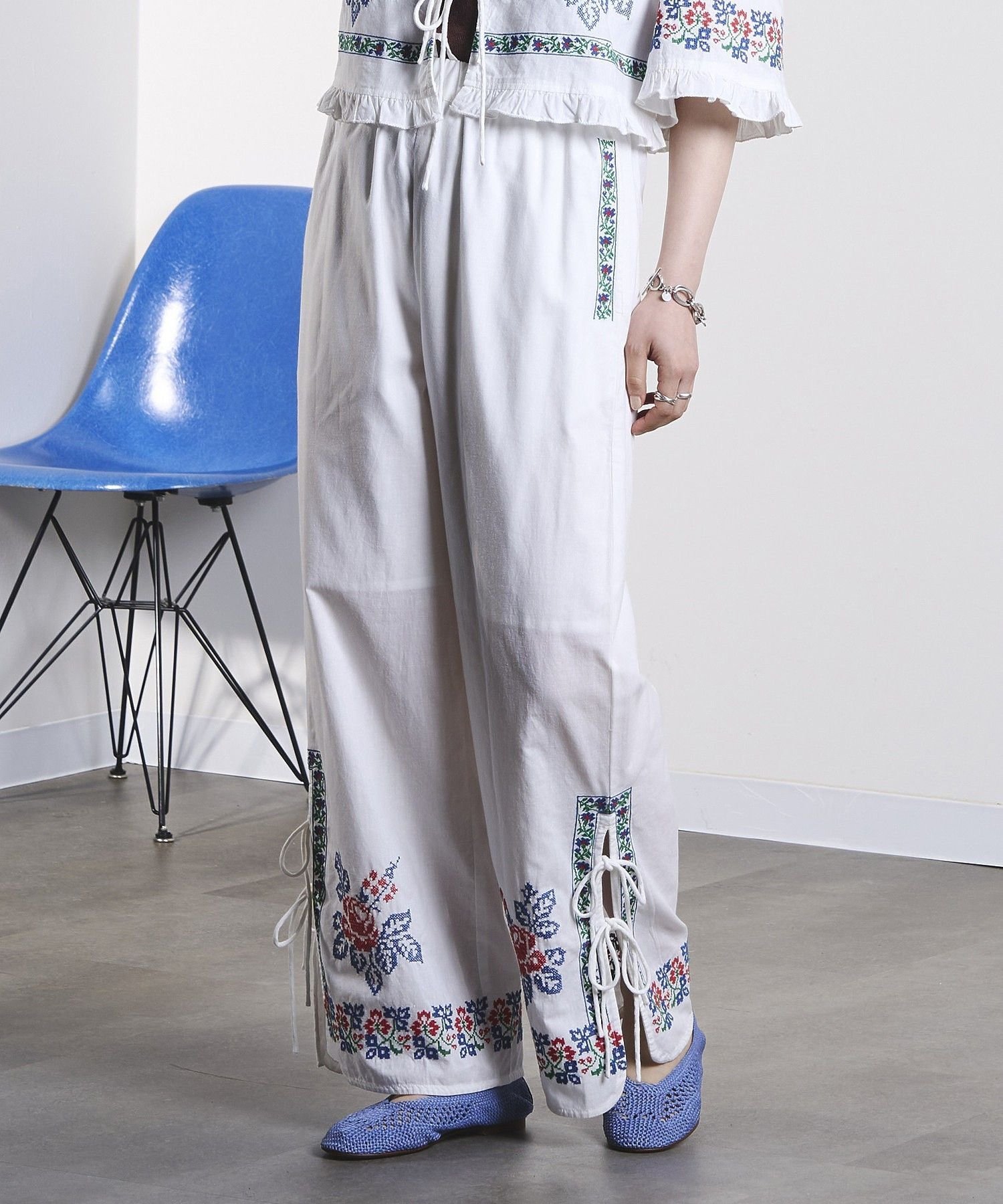 ROSE BUD EMBROIDERY RIBBON PANTS ローズバッド パンツ その他のパンツ ブラック ホワイト