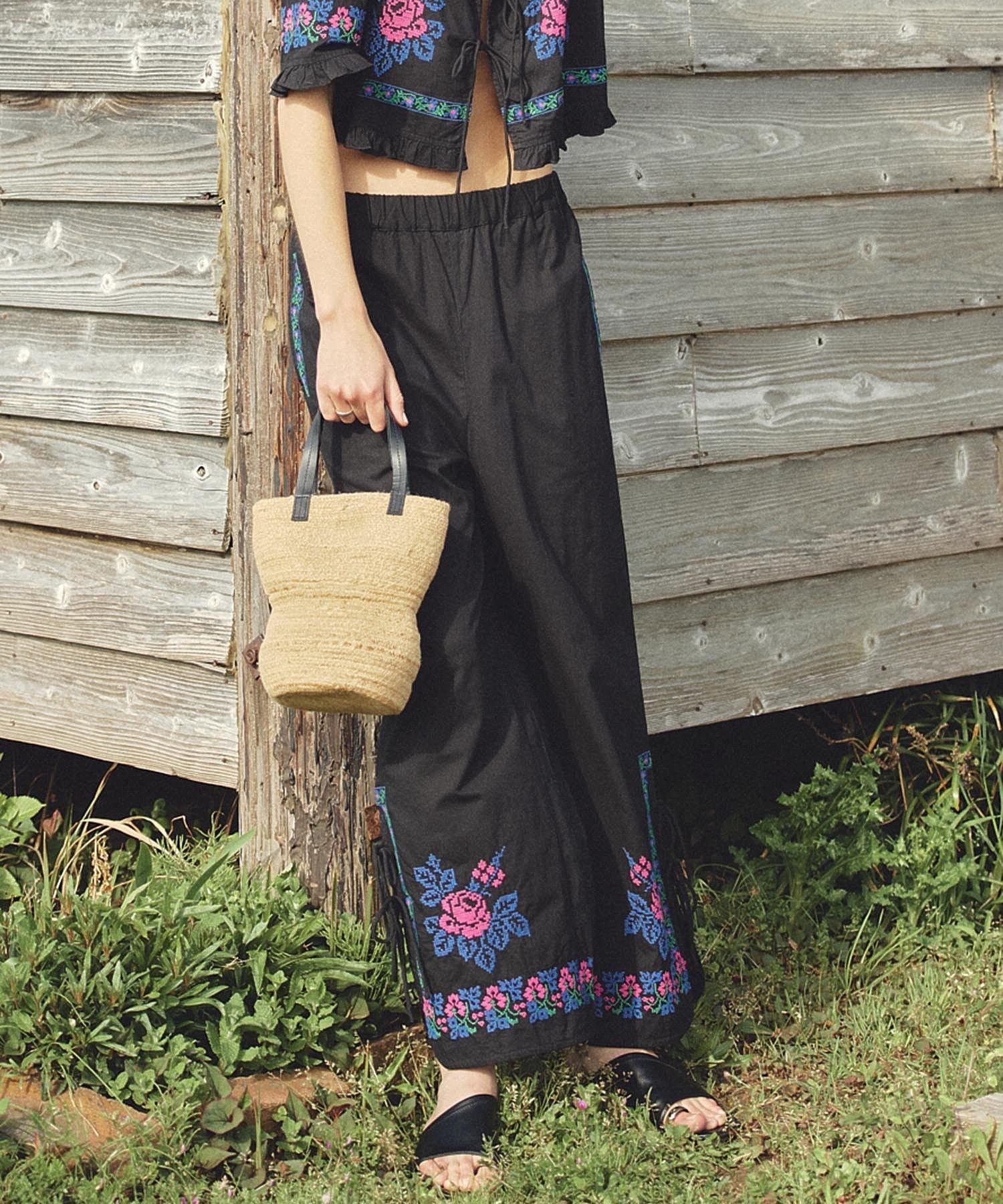 ROSE BUD EMBROIDERY RIBBON PANTS ローズバッド パンツ その他のパンツ ブラック ホワイト