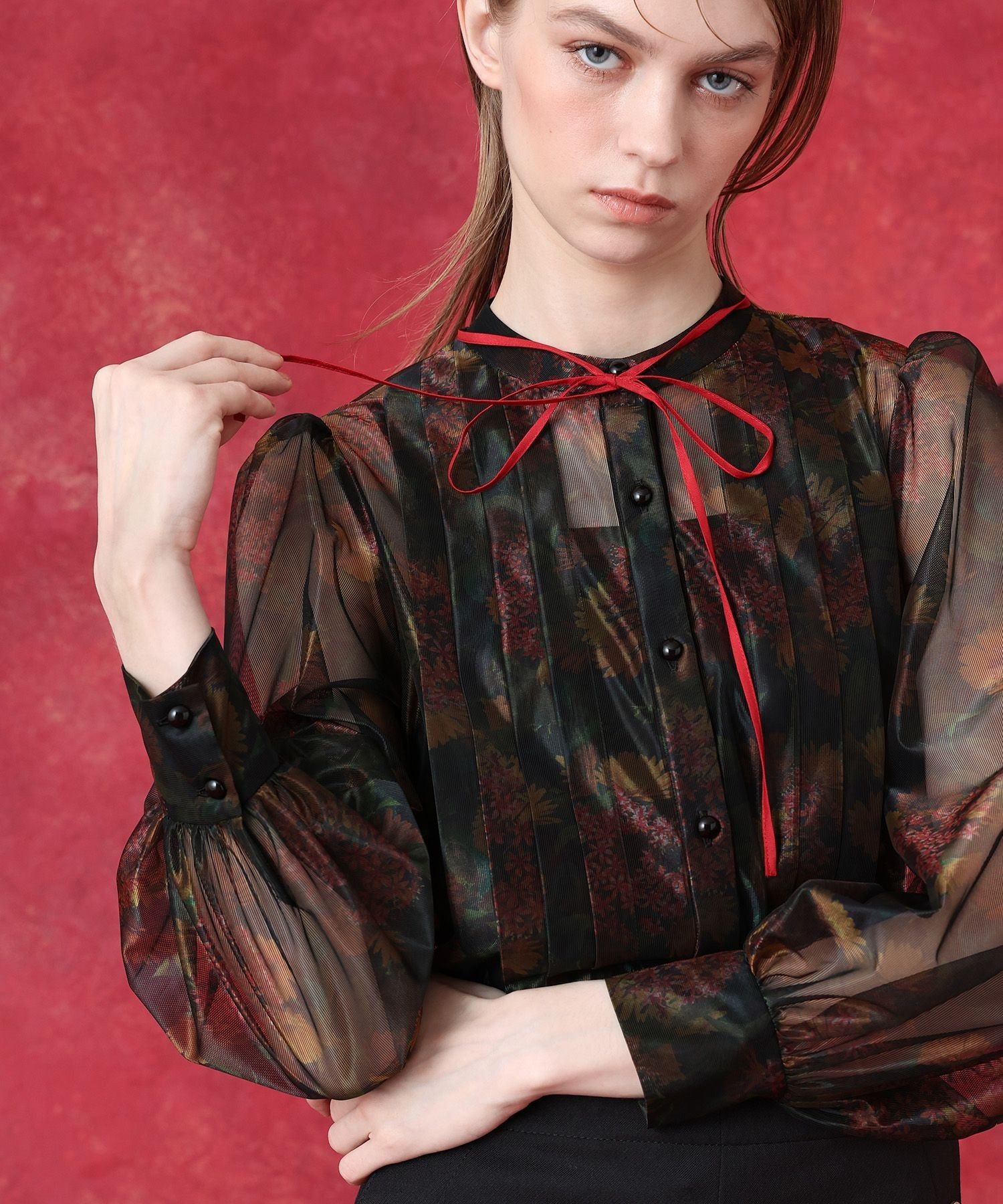LOULOU WILLOUGHBY グロッシーフラワーブラウス アルアバイル トップス シャツ・ブラウス ブラック