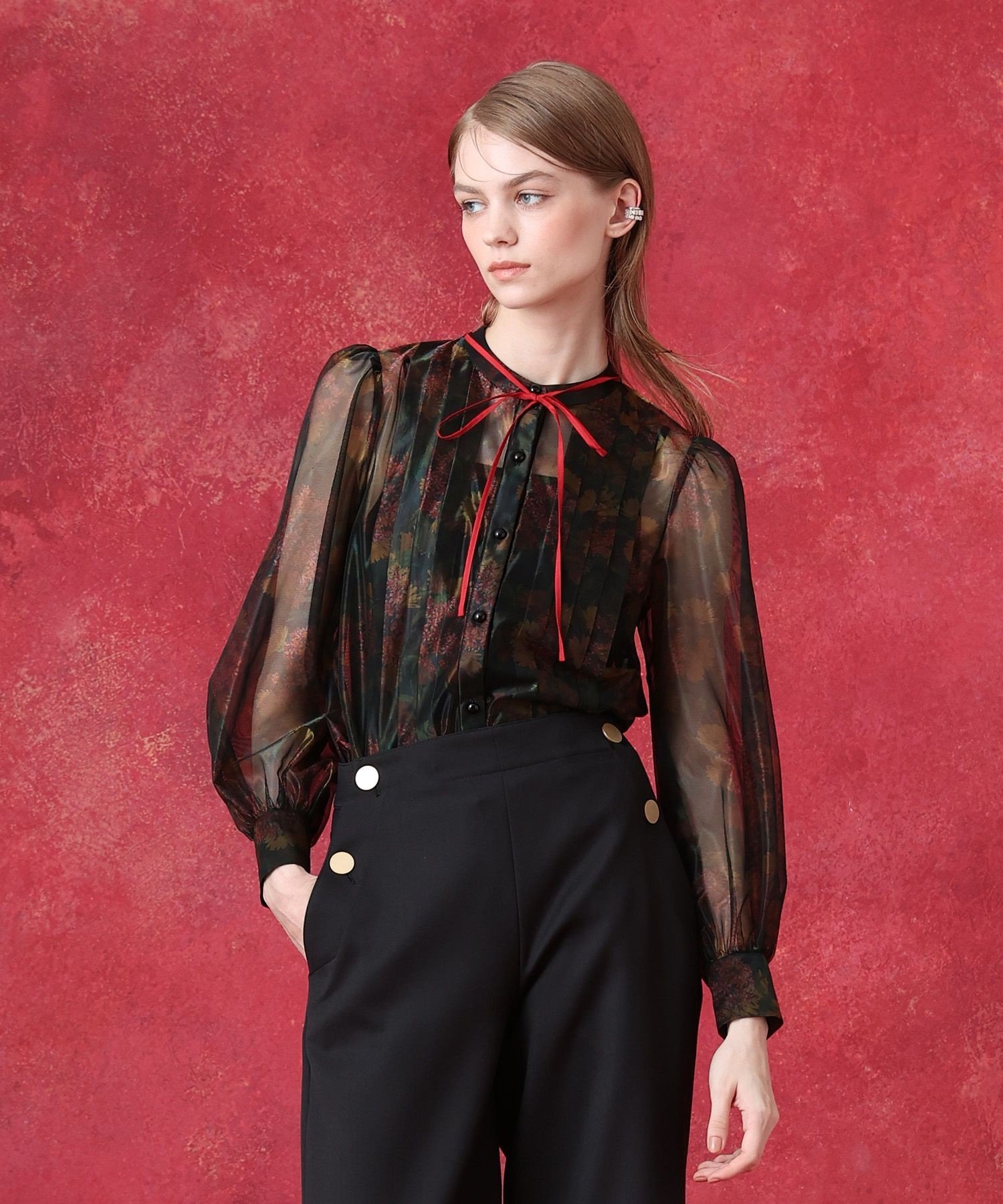 LOULOU WILLOUGHBY グロッシーフラワーブラウス アルアバイル トップス シャツ・ブラウス ブラック