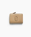 マーク ジェイコブス 革二つ折り財布 レディース MARC JACOBS 【公式】THE LEATHER COVERED J MARC MINI COMPACT WALLET/ザ レザー カバード Jマーク ミニ コンパクト ウォレット 二つ折り財布 ミニ財布 マーク ジェイコブス 財布・ポーチ・ケース 財布 ブラウン【送料無料】