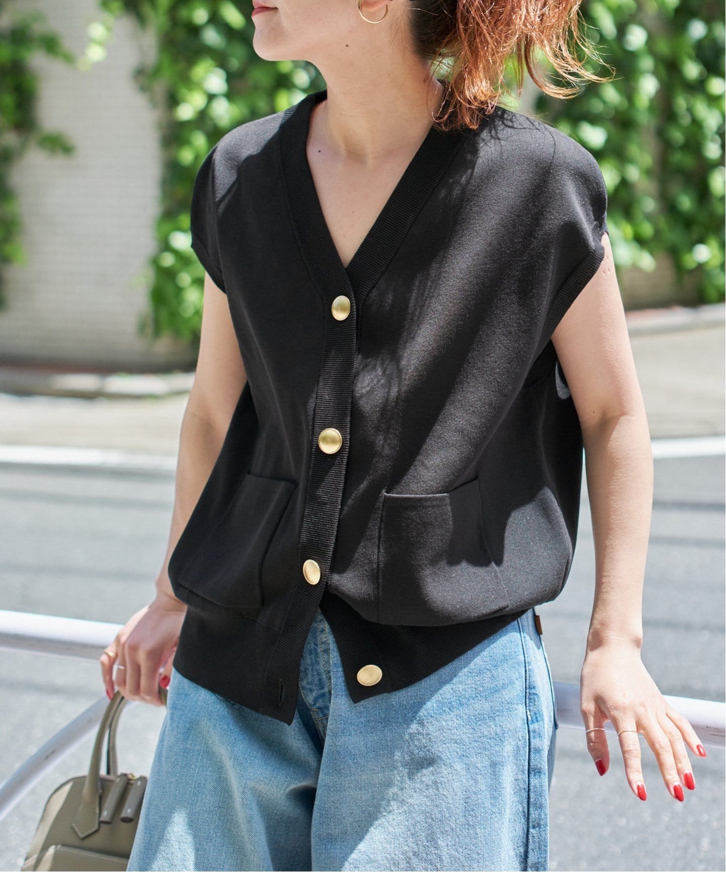 Spick & Span 《WEB限定追加》ウォッシャブルVネックニットベスト スピックアンドスパン トップス ベスト・ジレ ブラック ホワイト【送料無料】のサムネイル