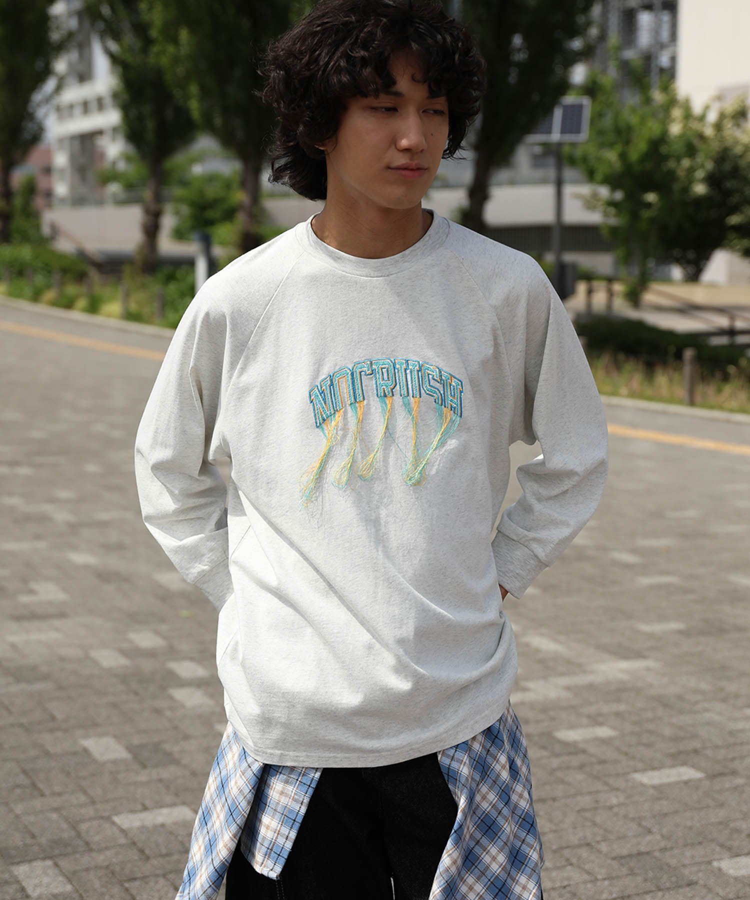 HOOK HOOK -original- フリンジデザイン英字刺繍ロンTEE アイモハ トップス カットソー・Tシャツ ブラック