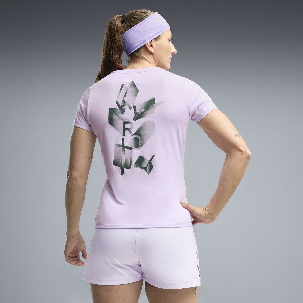 ウィメンズ トレーニング PUMA x HYROX ポリグラフィック 半袖 Tシャツ W PUMA X HYROX POLY GRAPHIC プーマ トップス カットソー・Tシャツ グレー
