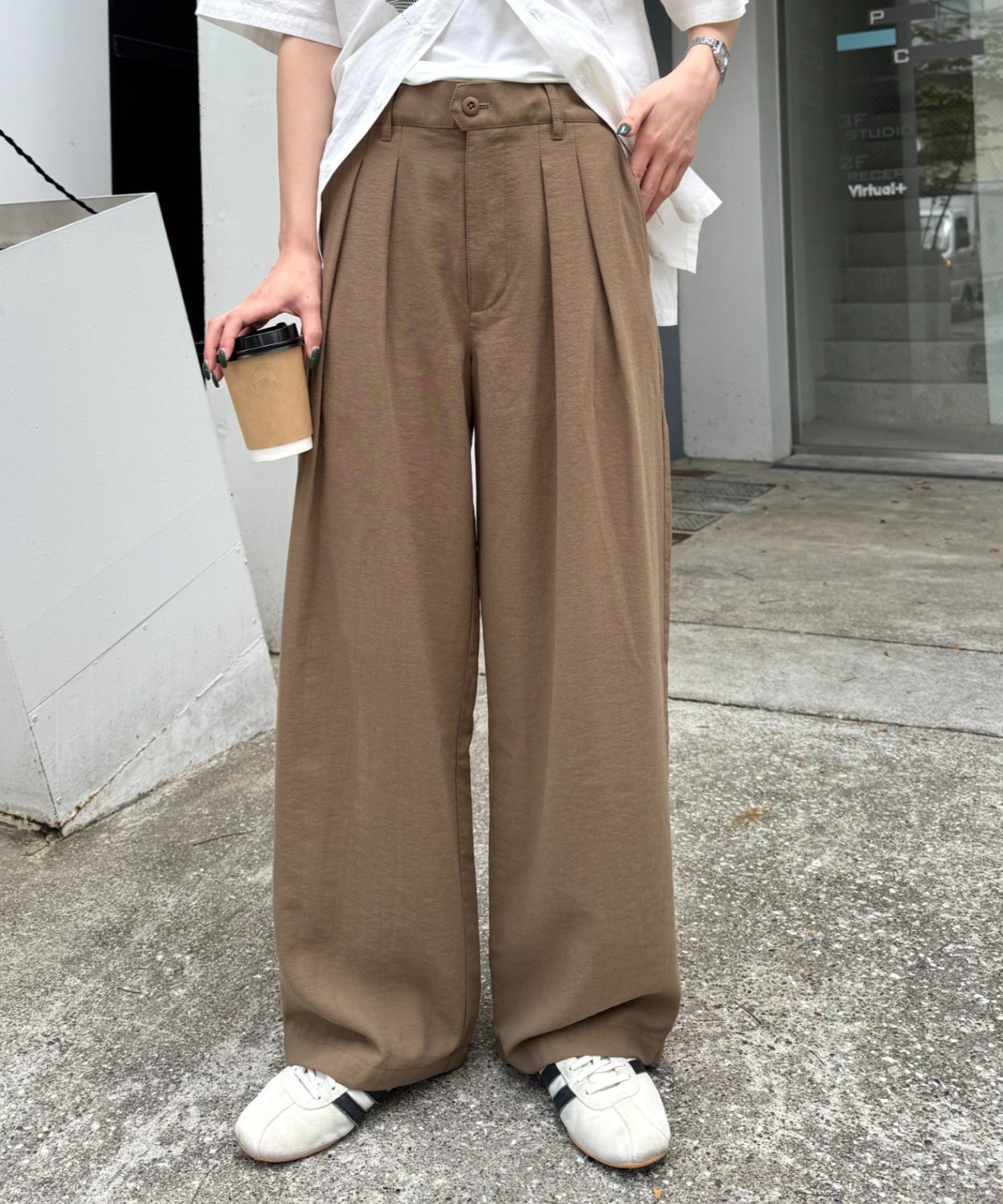 【接触冷感素材で夏も快適】レーヨンナイロンツータックスラックス チャオパニックティピー パンツ その他のパンツ ホワイト ブラック ブラウン