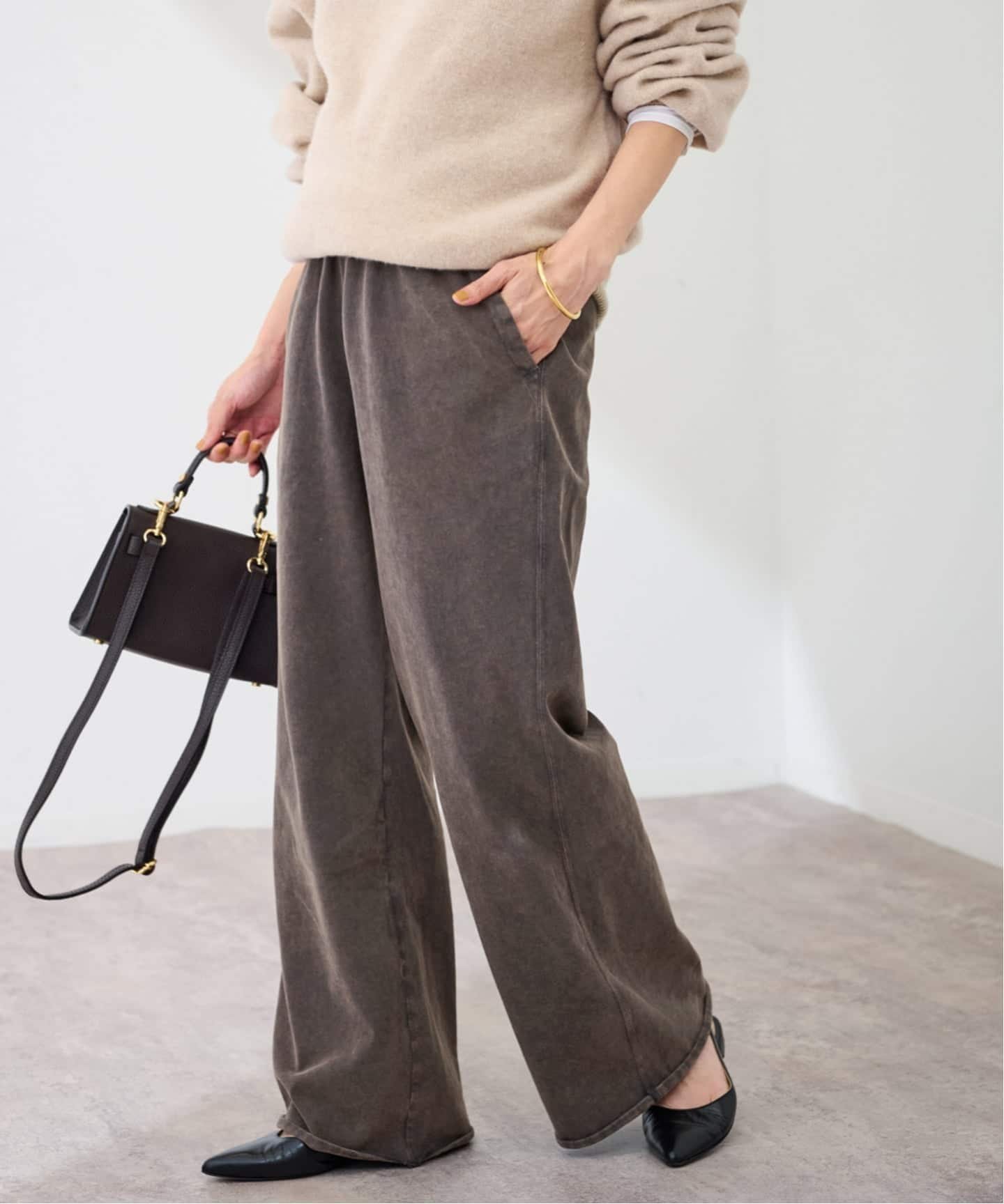 FRAMeWORK ウェットオゾンセミフレアパンツ フレームワーク パンツ その他のパンツ ホワイト ベージュ グレー【送料無料】