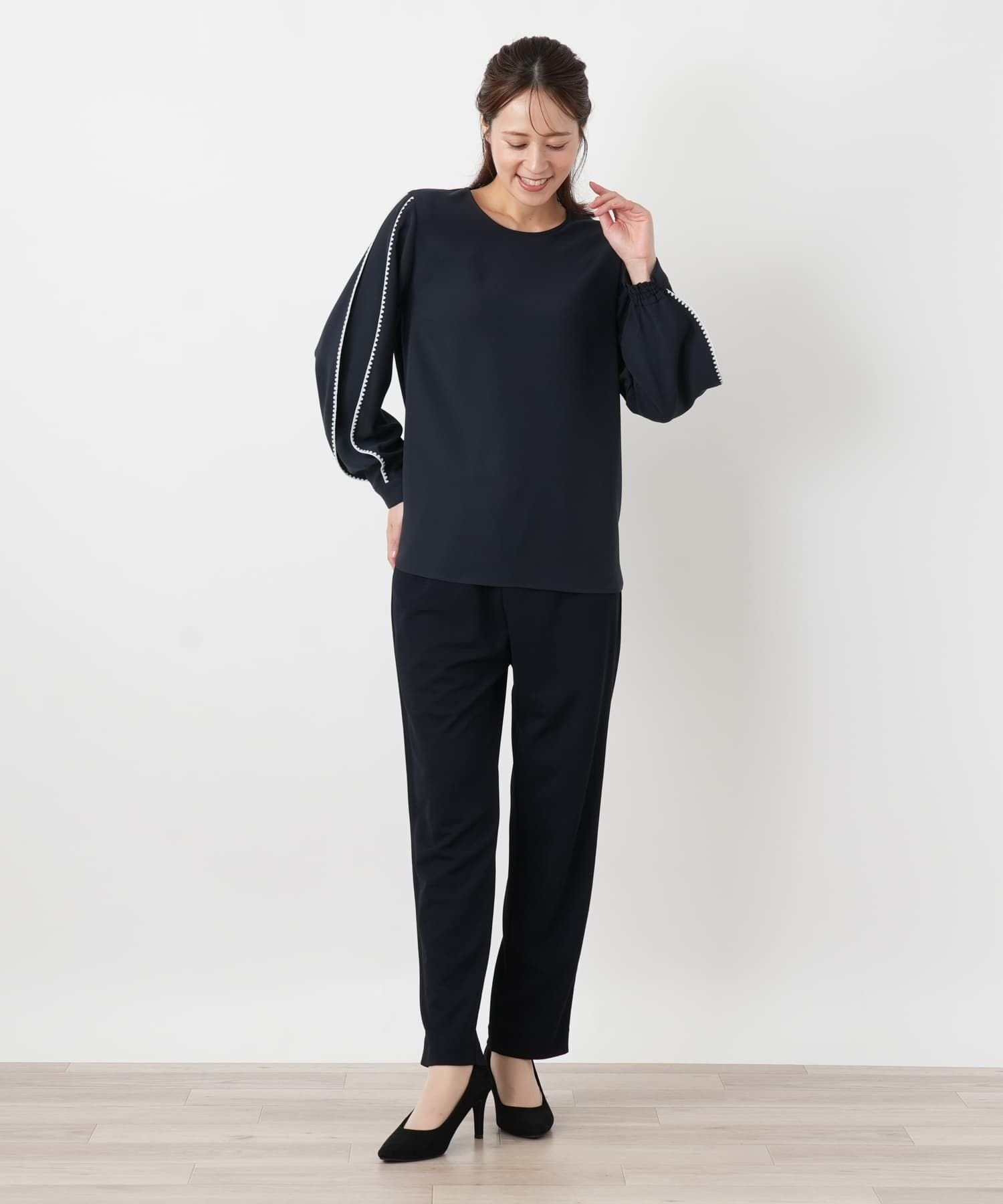 Leilian 刺繍ラインクルーネックブラウス【Leilian WHITE LABEL】 レリアン トップス シャツ・ブラウス ホワイト ネイビー