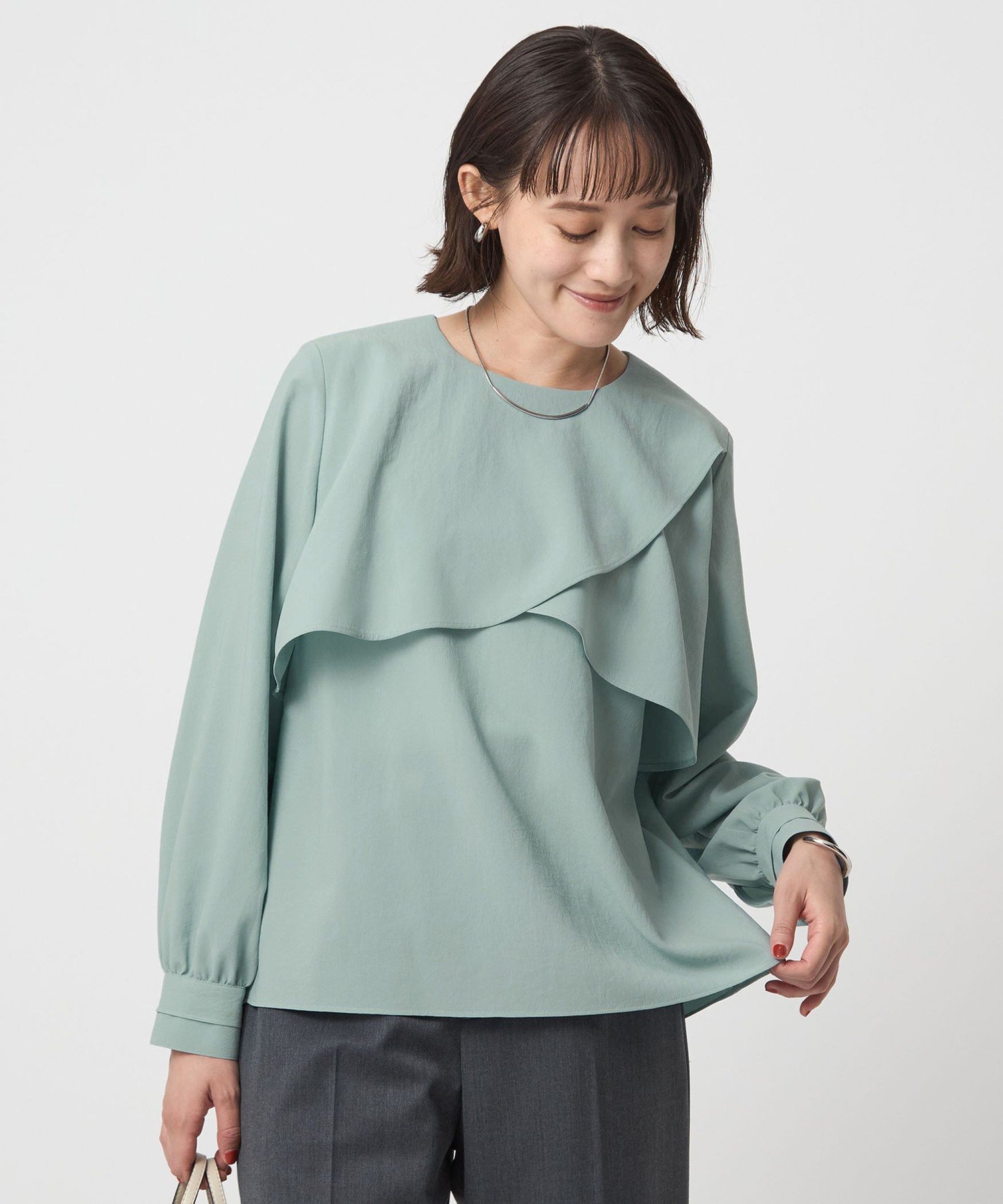 UNITED ARROWS green label relaxing ケープ ロングスリーブ ブラウス ユナイテッドアローズ グリーンレーベルリラクシング トップス シャツ・ブラウス ホワイト ネイビー【送料無料】のサムネイル