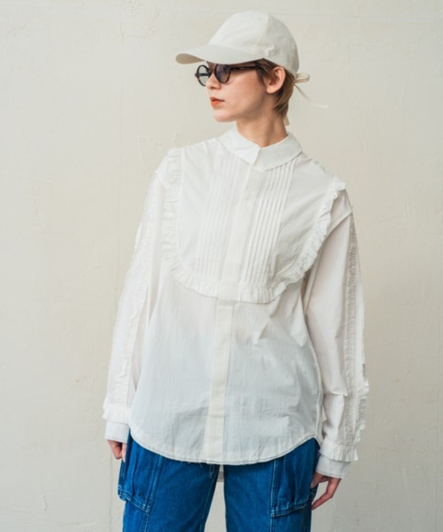 ORIENT MILLINERY CUT-OFF FRILLED BLOUSE ｜ カットオフフリルブラウス オリエント ミリナリー トップス シャツ・ブラウス ホワイト