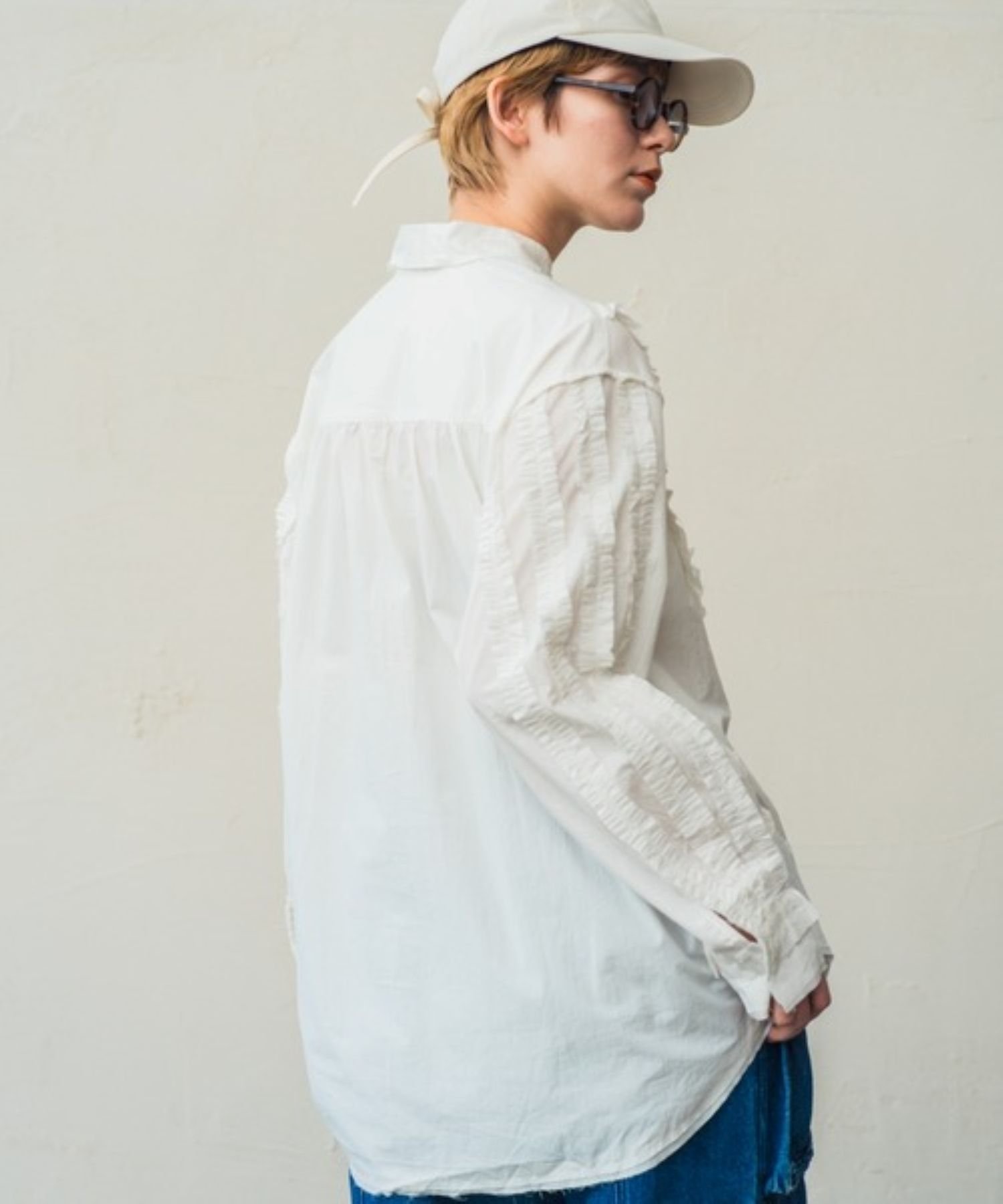 ORIENT MILLINERY CUT-OFF FRILLED BLOUSE ｜ カットオフフリルブラウス オリエント ミリナリー トップス シャツ・ブラウス ホワイト
