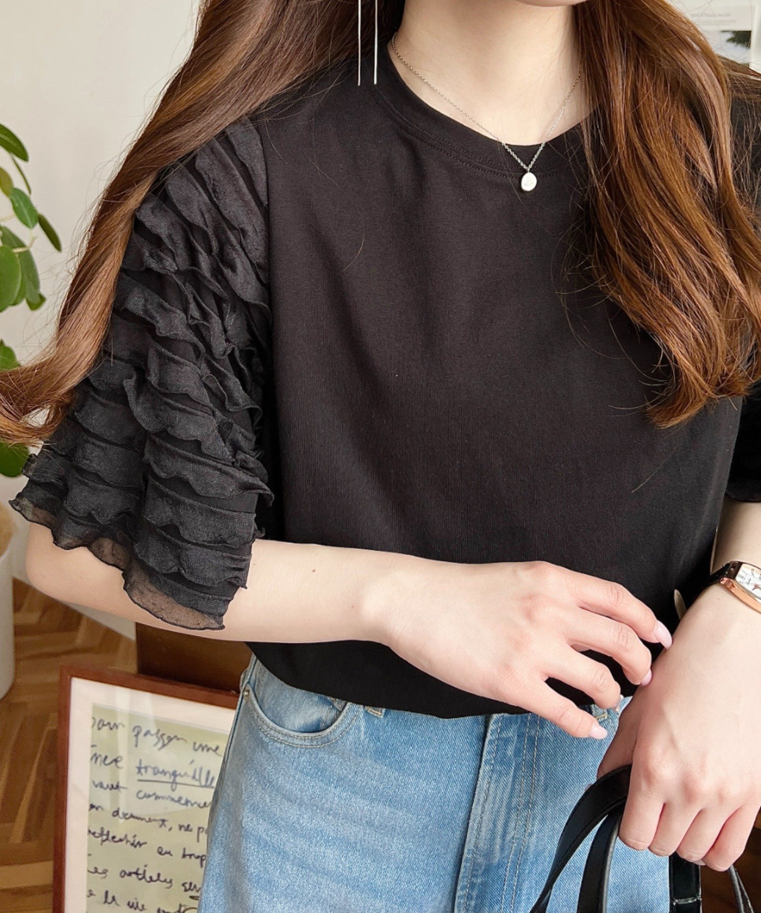 【SALE／63%OFF】moment+ フリルジャガードスリーブ半袖シャツ モーメントプラス トップス カットソー・Tシャツ ブラック ホワイトのサムネイル