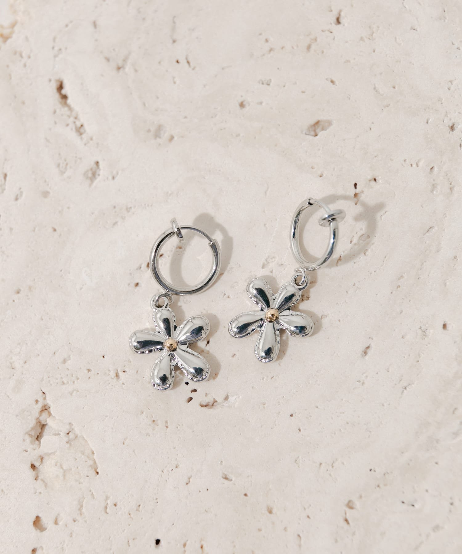 【SALE/50%OFF】SMELLY ミニフラワースウィングイヤリング スメリー アクセサリー・腕時計 イヤリング・イヤーカフ