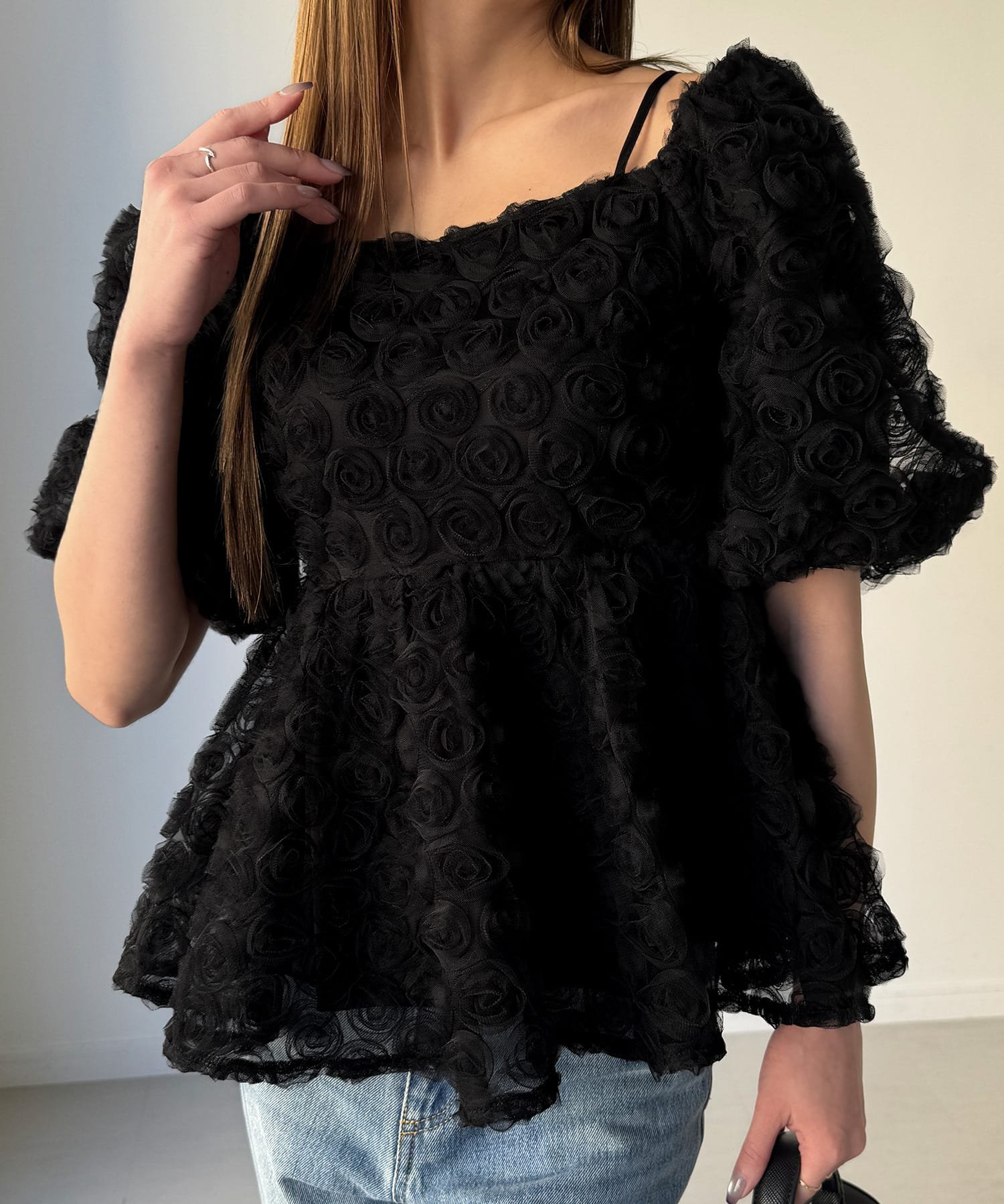 JUNOAH Louere 2wayフラワーチュールペプラムトップス ジュノア トップス シャツ・ブラウス ブラック ホワイト ピンク ブルー