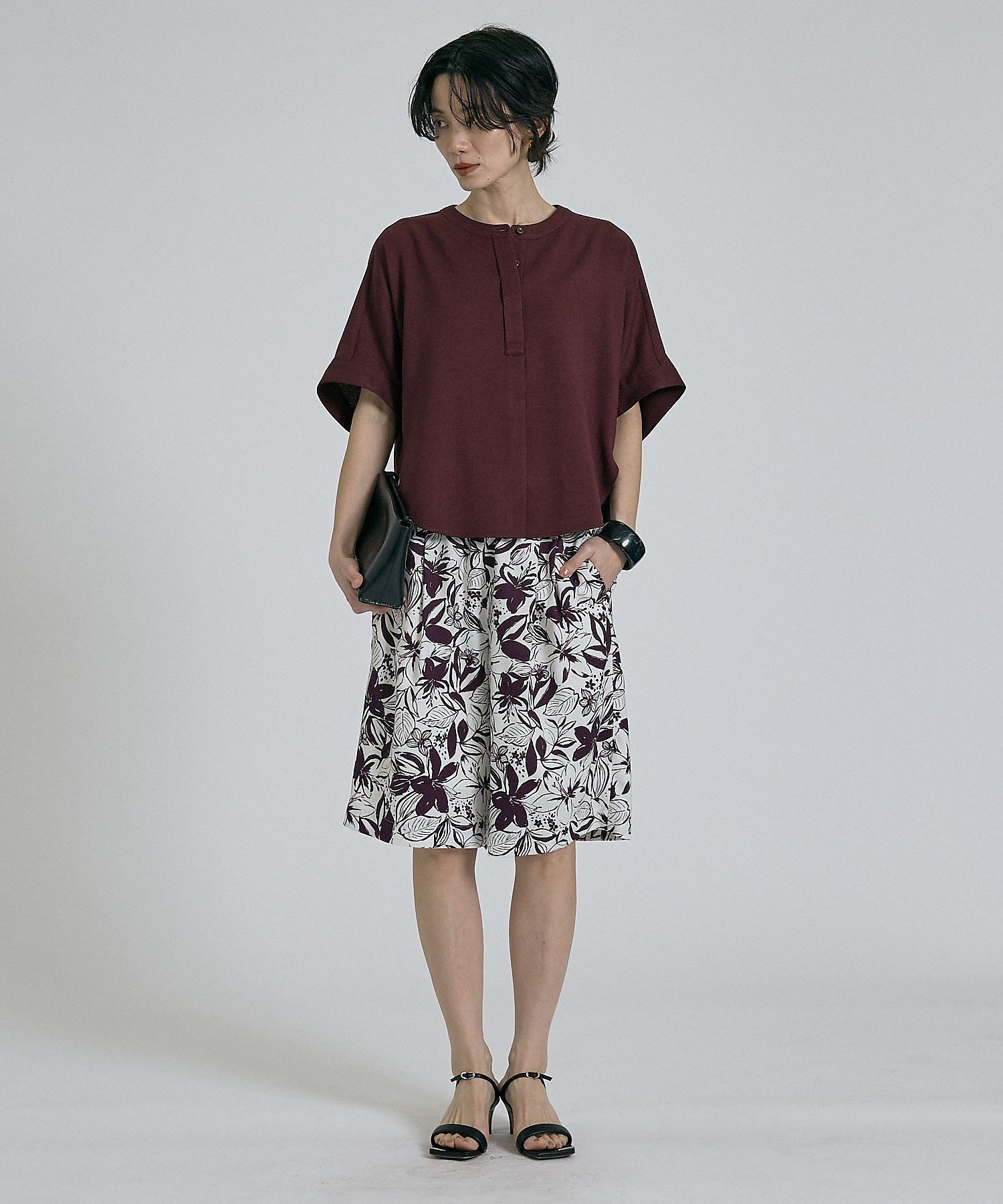 qualite ボタニカルプリントショートパンツ カリテ パンツ その他のパンツ ワインレッド