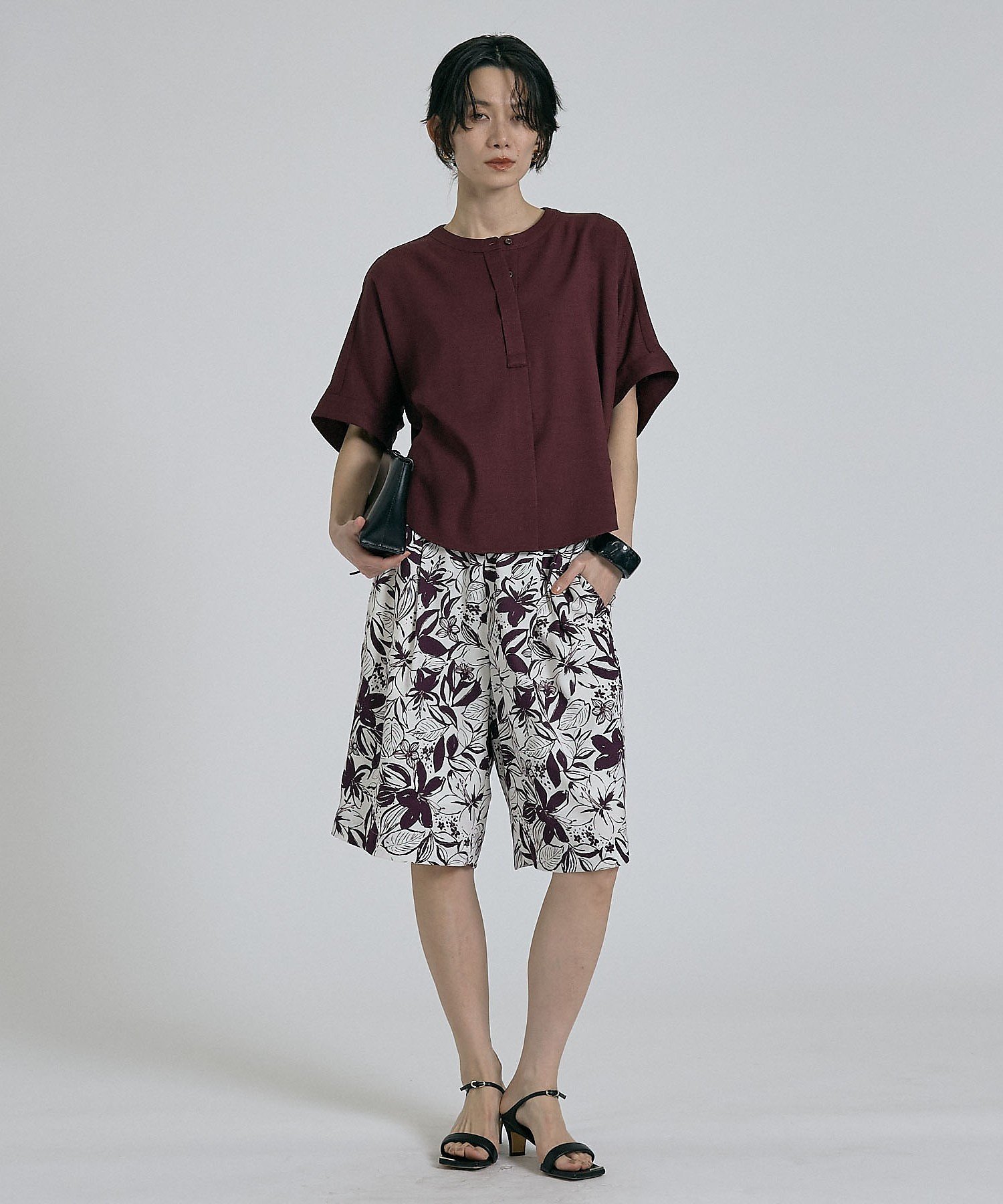 qualite ボタニカルプリントショートパンツ カリテ パンツ その他のパンツ ワインレッド