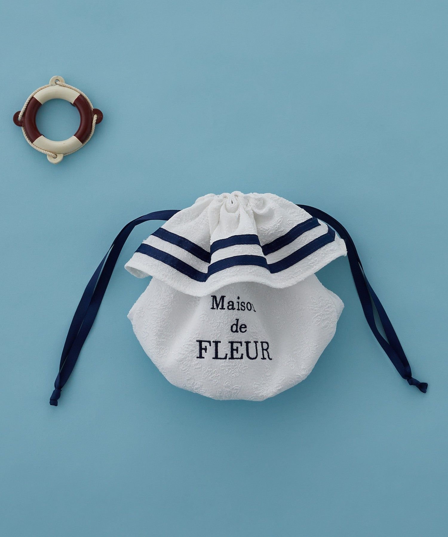 Maison de FLEUR ラインリボンジャカード巾着ポーチ メゾン ド フルール 財布・ポーチ・ケース ポーチ ホワイト【送料無料】のサムネイル