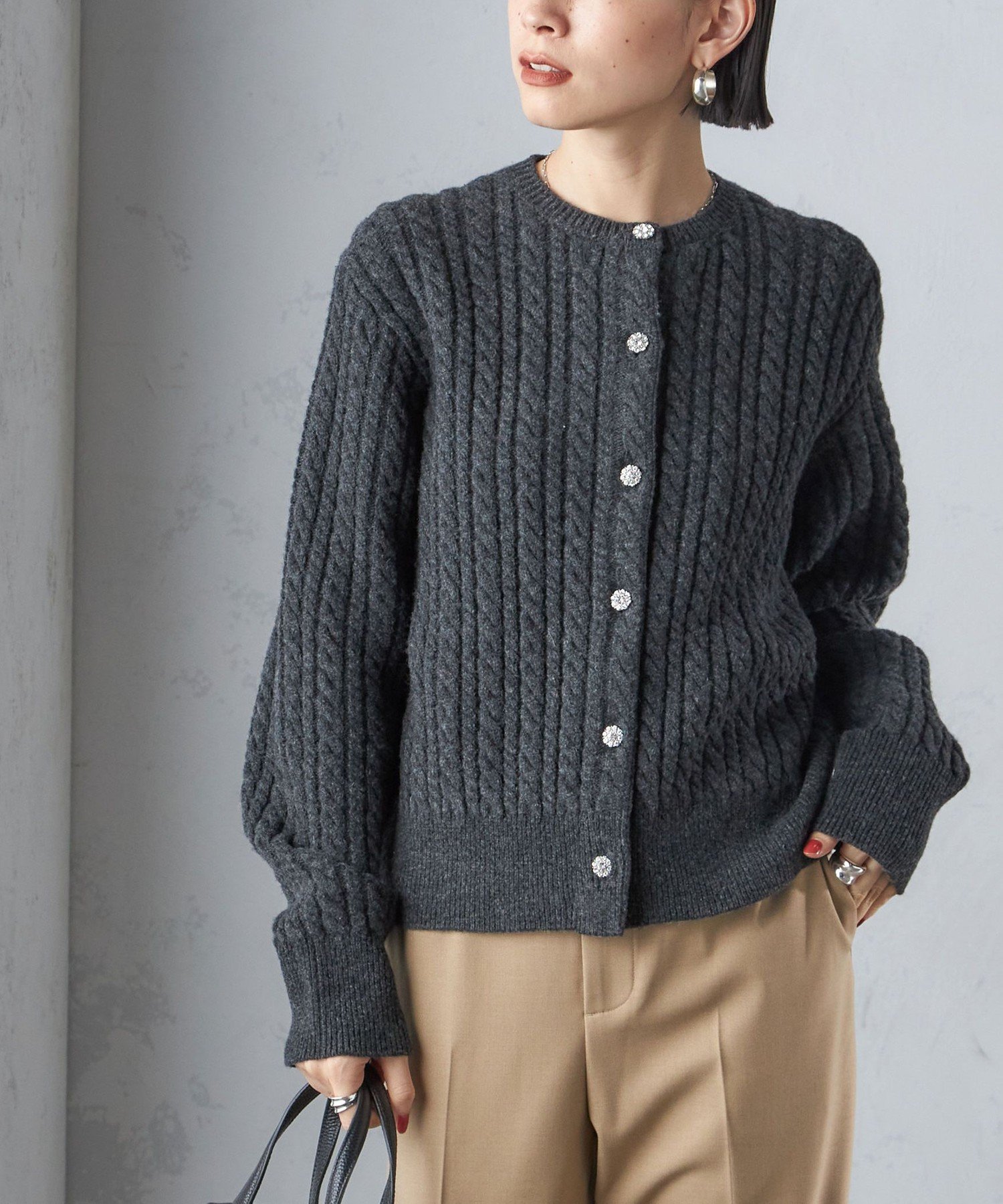 SHIPS WOMEN ＜手洗い可能＞ビジュー ボタン ケーブル カーディガン シップス トップス カーディガン グレー ブルー【送料無料】のサムネイル