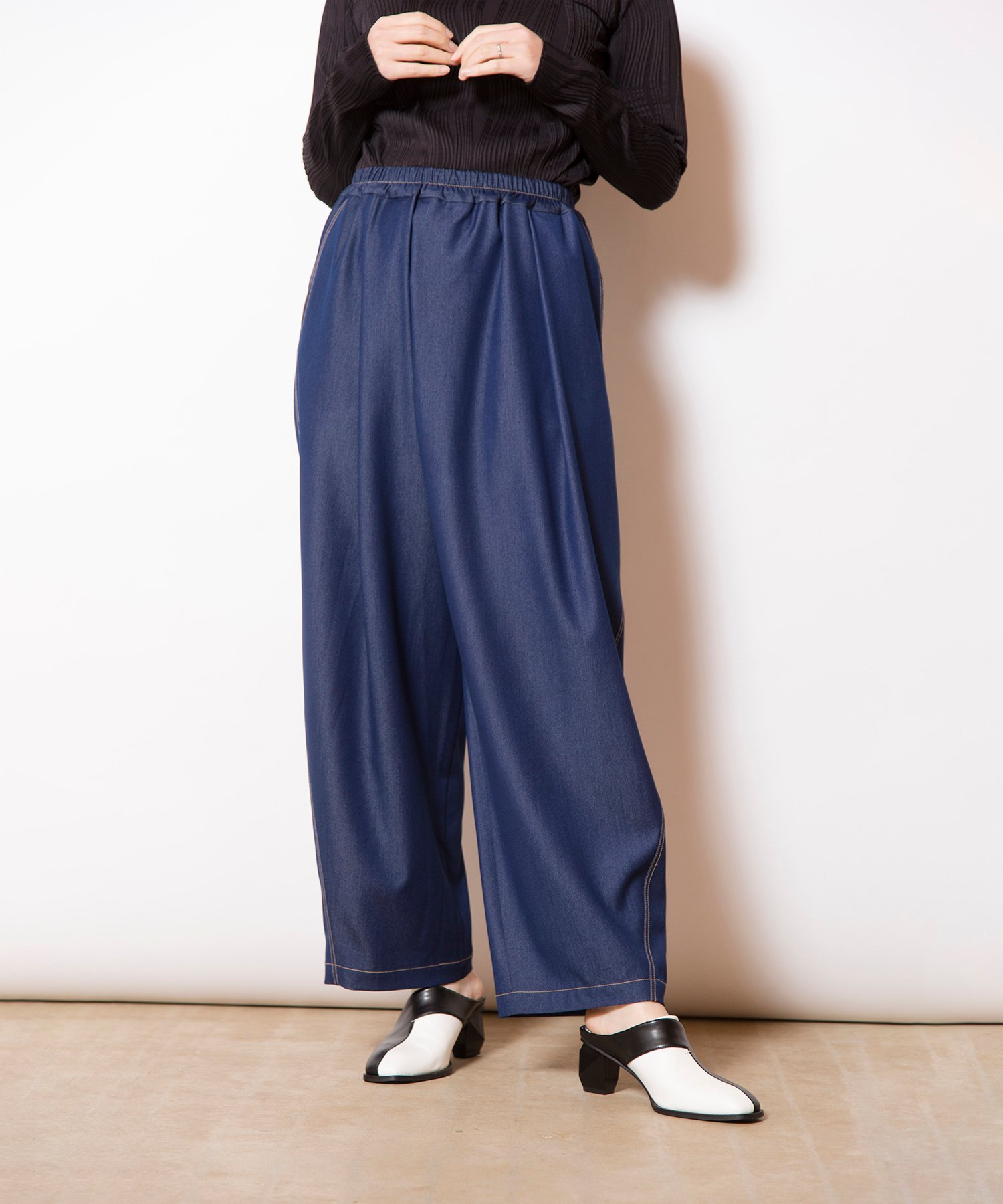 OSMOSIS ポリエステルデニムタックパンツ オズモーシス パンツ その他のパンツ ブルー ブラック