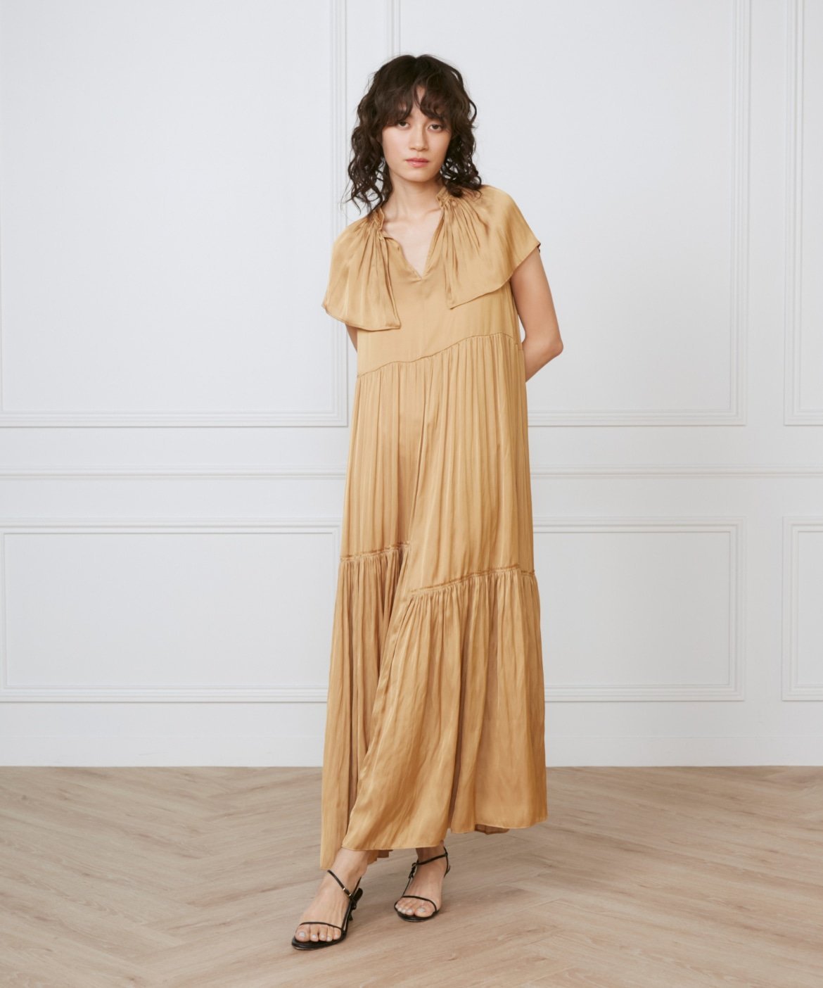 INED 《大きいサイズ》ケープワンピース《la veille by SUPERIOR CLOSET》 イネド ワンピース・ドレス その他のワンピース・ドレス ブラック