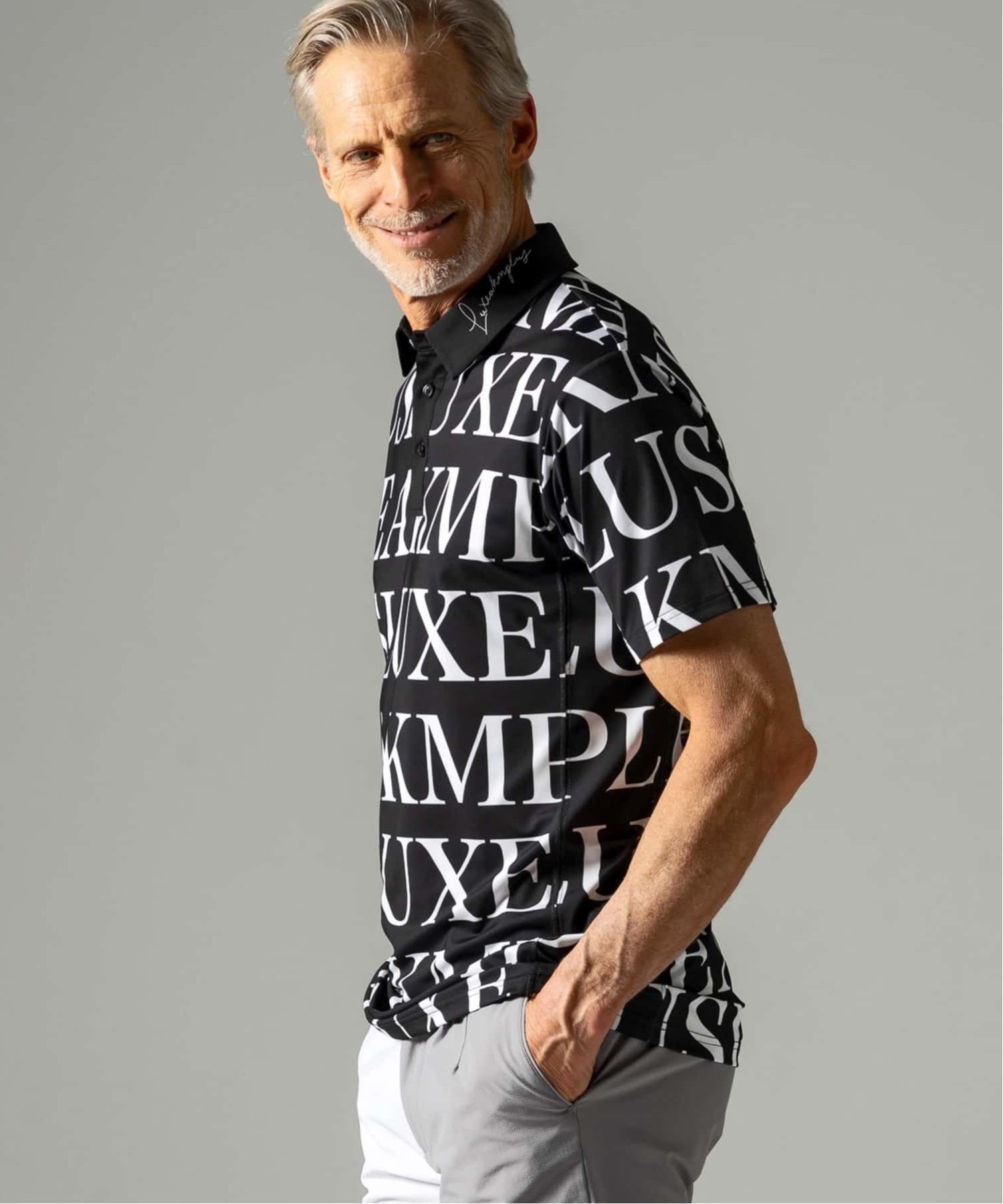 【SALE／70%OFF】LUXEAKMPLUS LUXEAKMPLUS ゴルフ 襟ロゴ総柄半袖ポロシャツ シフォン トップス ポロシャツ ホワイト ブラック