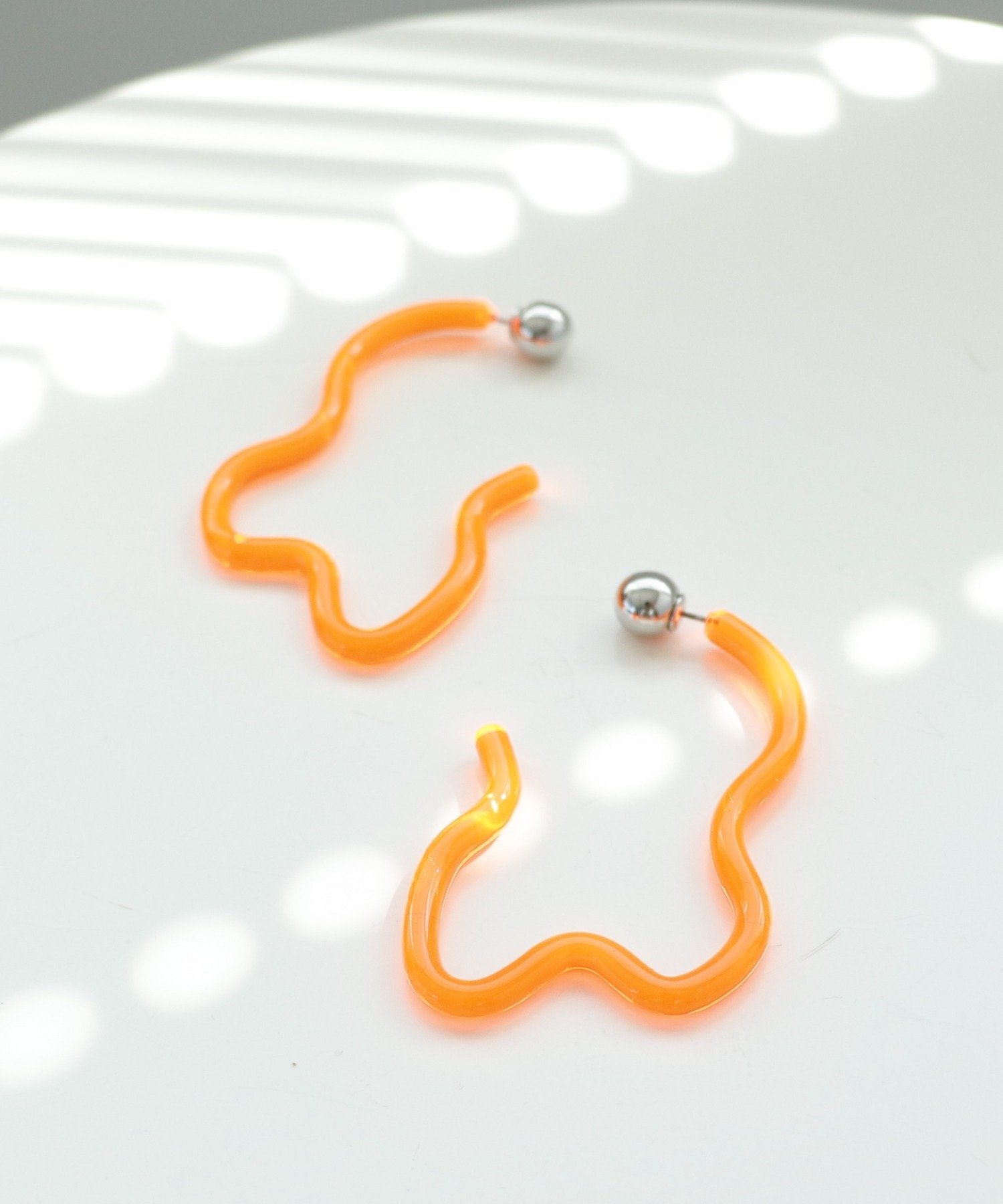 Three Four Time Three Four Time/ネオンクリアラインピアス スリーフォータイム アクセサリー・腕時計 ピアス ピンク グレー グリーン オレンジ
