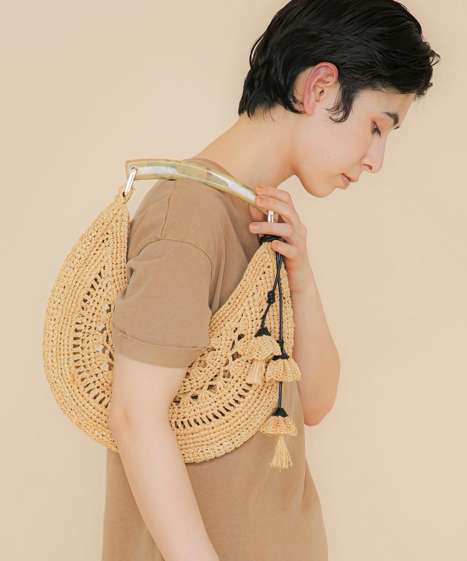 LE VERNIS [LE VERNIS] Raffia horn bag キャセリーニ バッグ ハンドバッグ ブルー ブラウン ベージュ